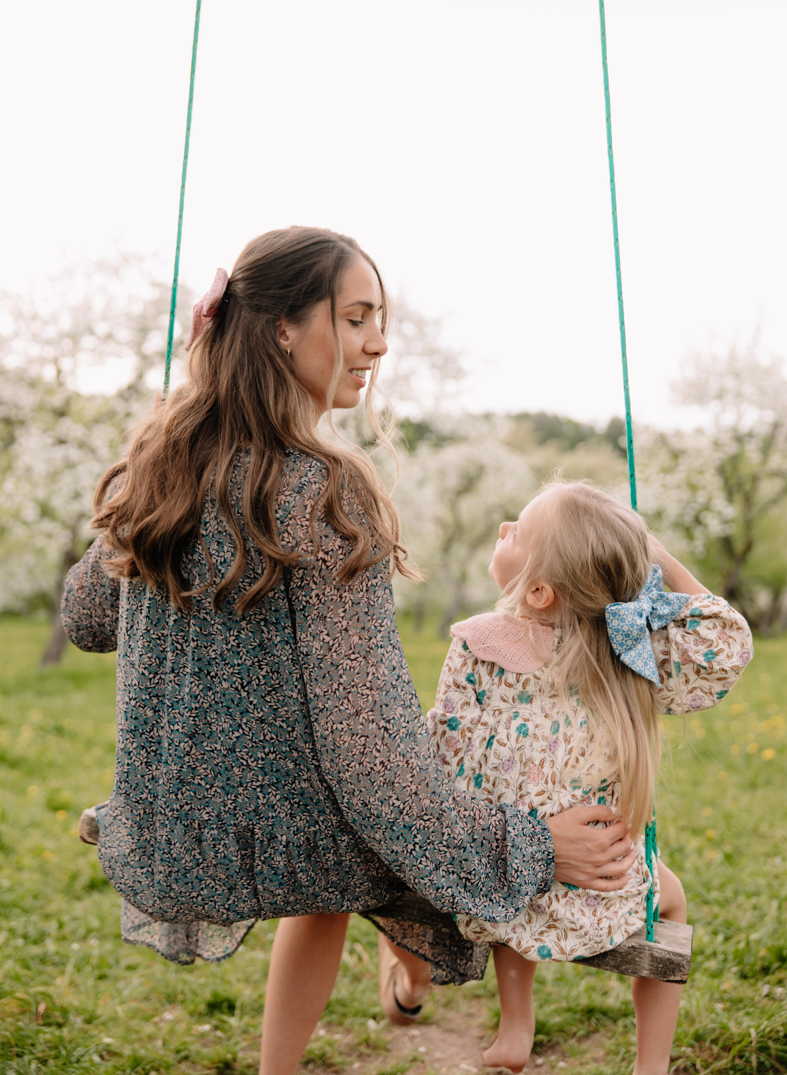 Šeimos fotosesija Vilniuje — namie, gamtoje, studijoje. Framed by Evelina | Vestuvių fotografė