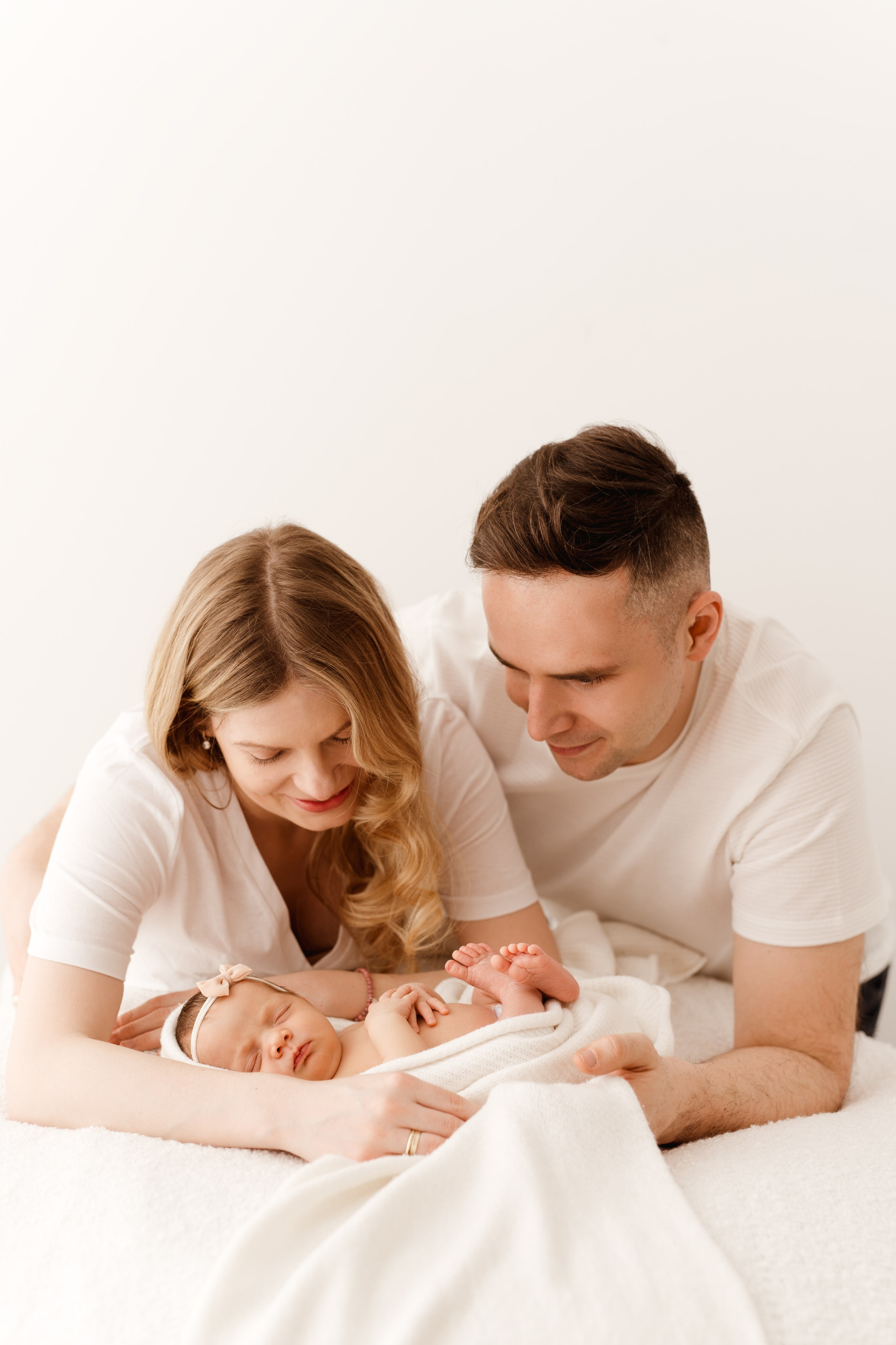 Sesja noworodkowa malutkiej Antosi. Fotograf Łódź - sesja ciążowa, noworodkowa, dziecięca. Studio w Łodzi