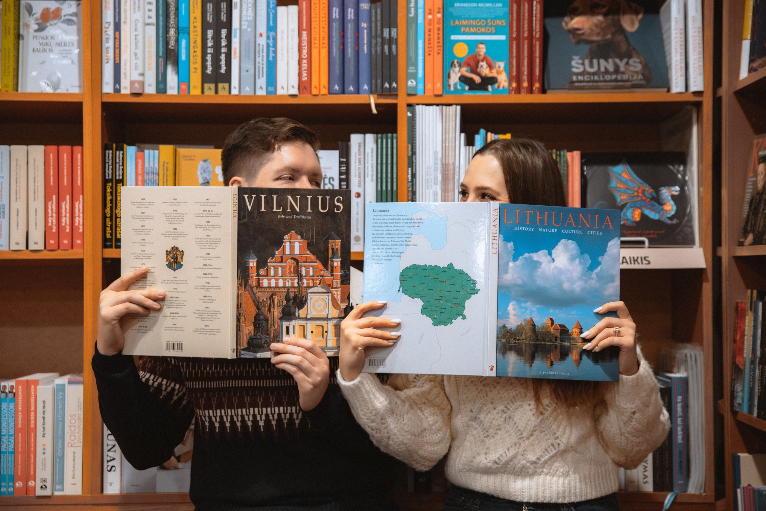 Top geriausių kavinių sąrašas Vilniuje — vietos įspūdingoms fotosesijoms. Framed by Evelina | Vestuvių fotografė