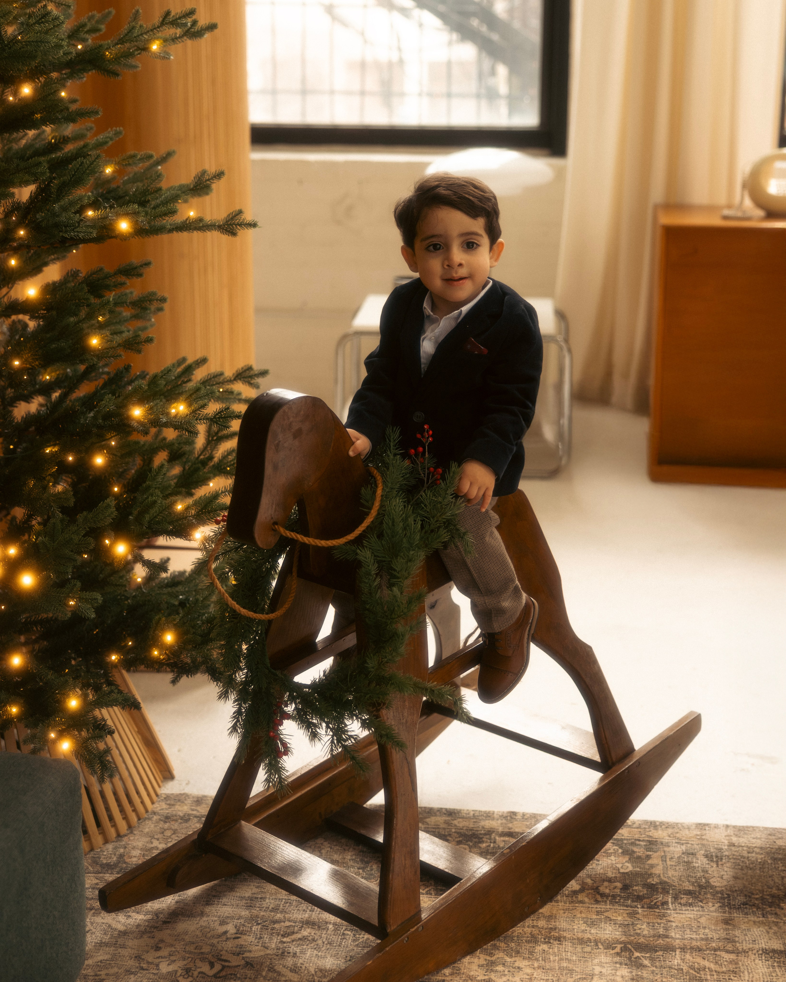 Chicago photographer Christmas minis — warm studio scene with tree