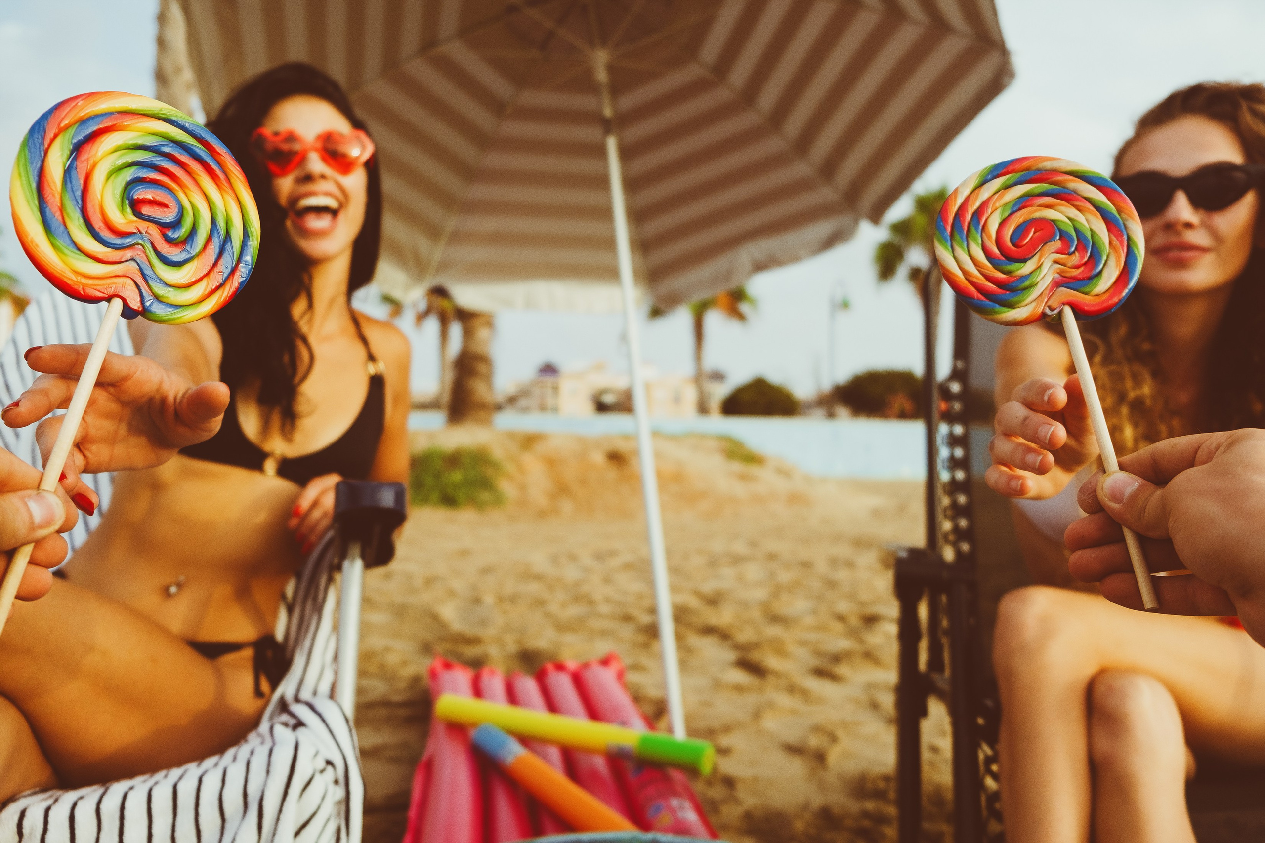 Beetlejuice на море: Экспериментальная фотосессия с цирковыми артистами — Фотограф Андрей Луковников