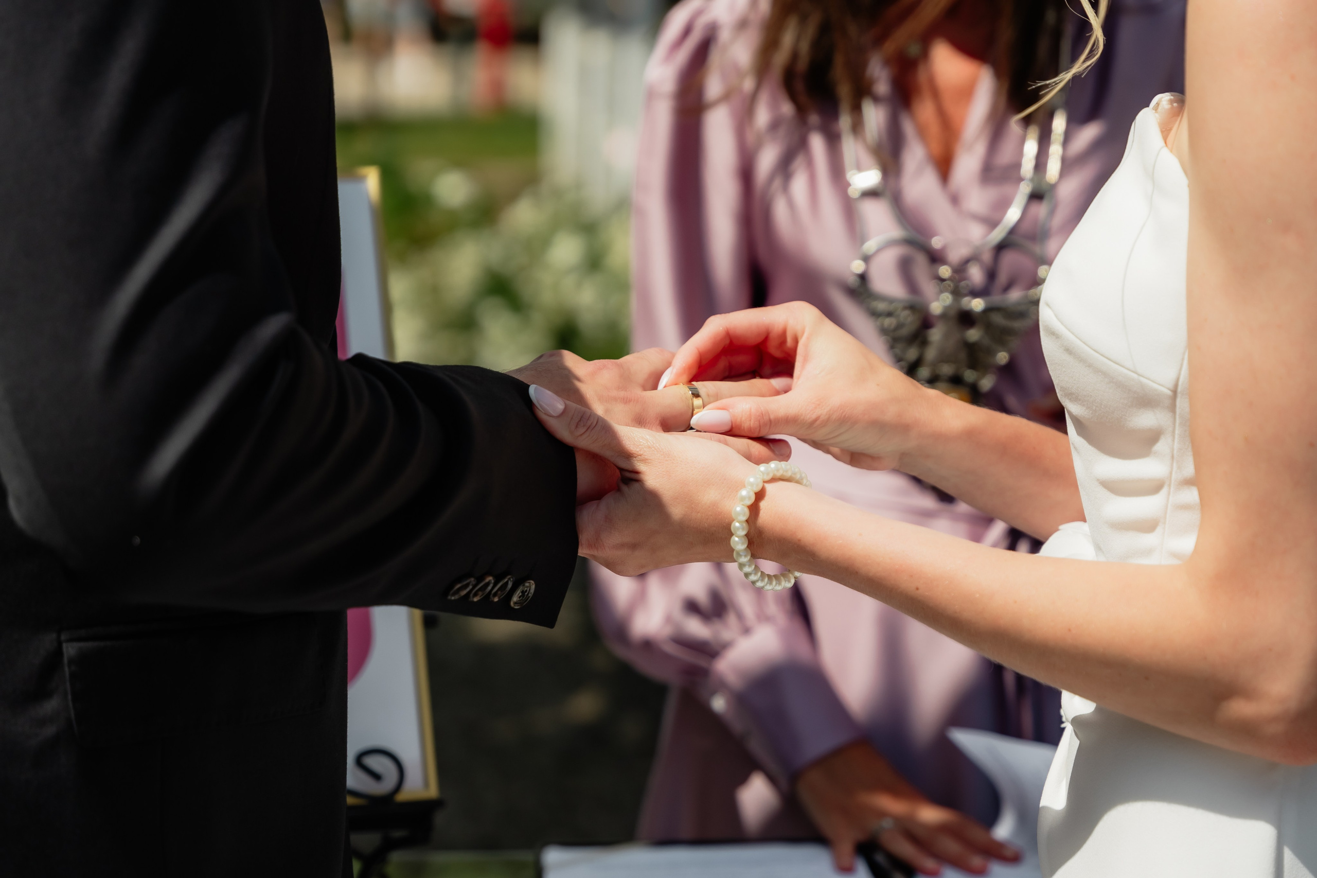 Fotograf ślubny Gdańsk - naturalny reportaż ślubny, sesja narzeczeńska, sesja ślubna, zaręczyny. Zdjęcia pełne dobrych emocji. Fotograf ślubny & lifestyle Gdańsk, Karolina Baczewska