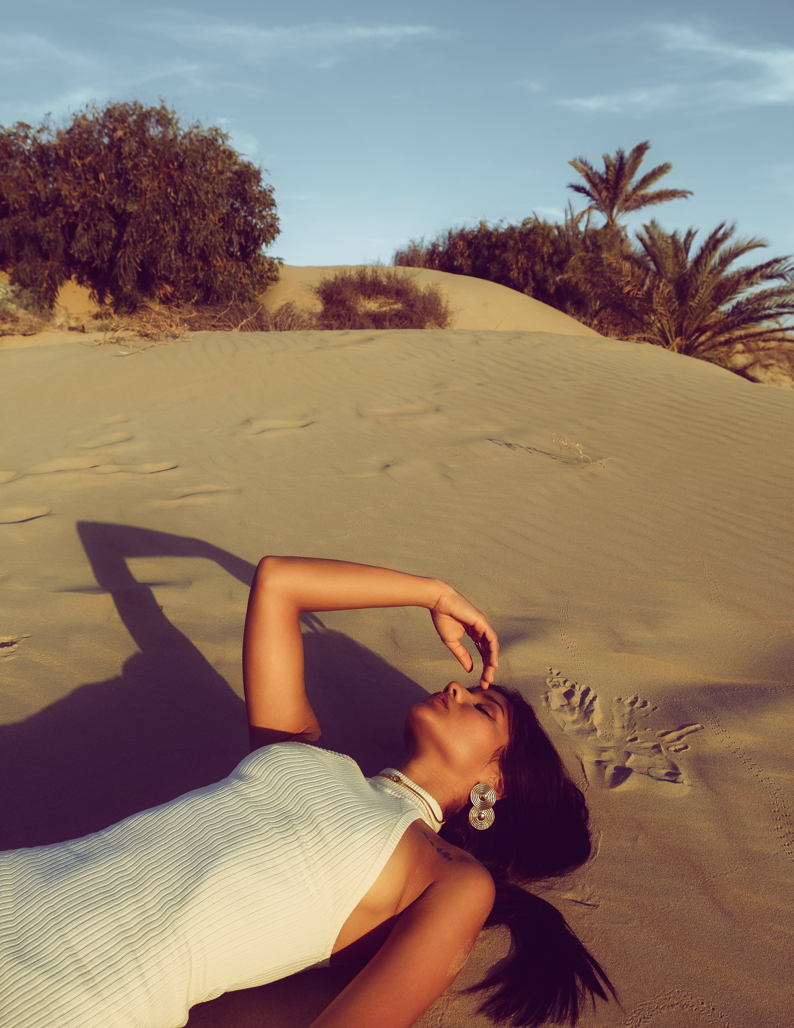 Romantic Portrait by the Sea: Sunset Shoot in Guardamar — Photographer Andrey Lukovnikov