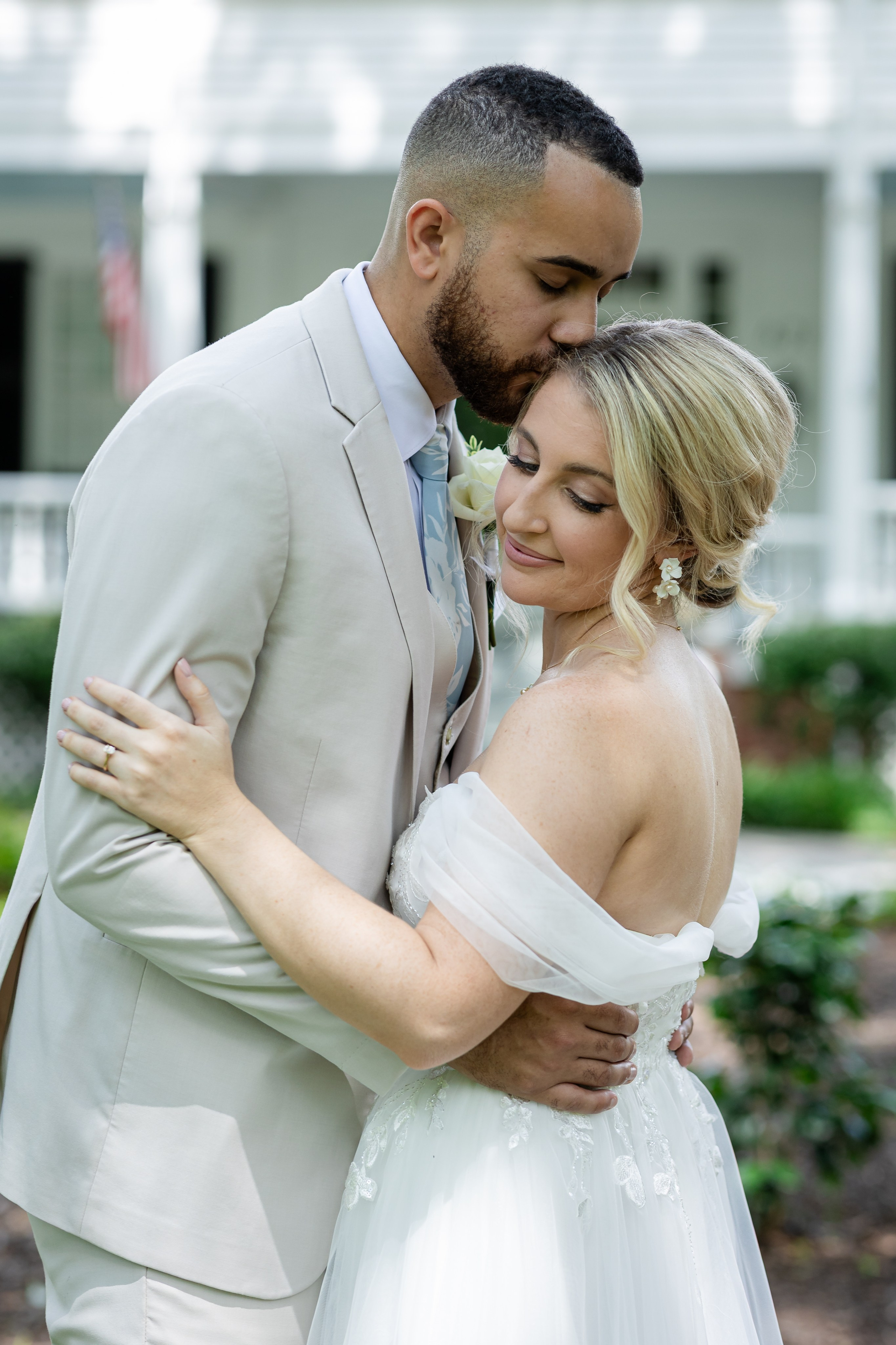 Blue wedding of Stacey and Madison at Liberty Hall Bed & Breakfast located in Traveler’s Rest SC. Wedding and portrait photography in Greenville SC