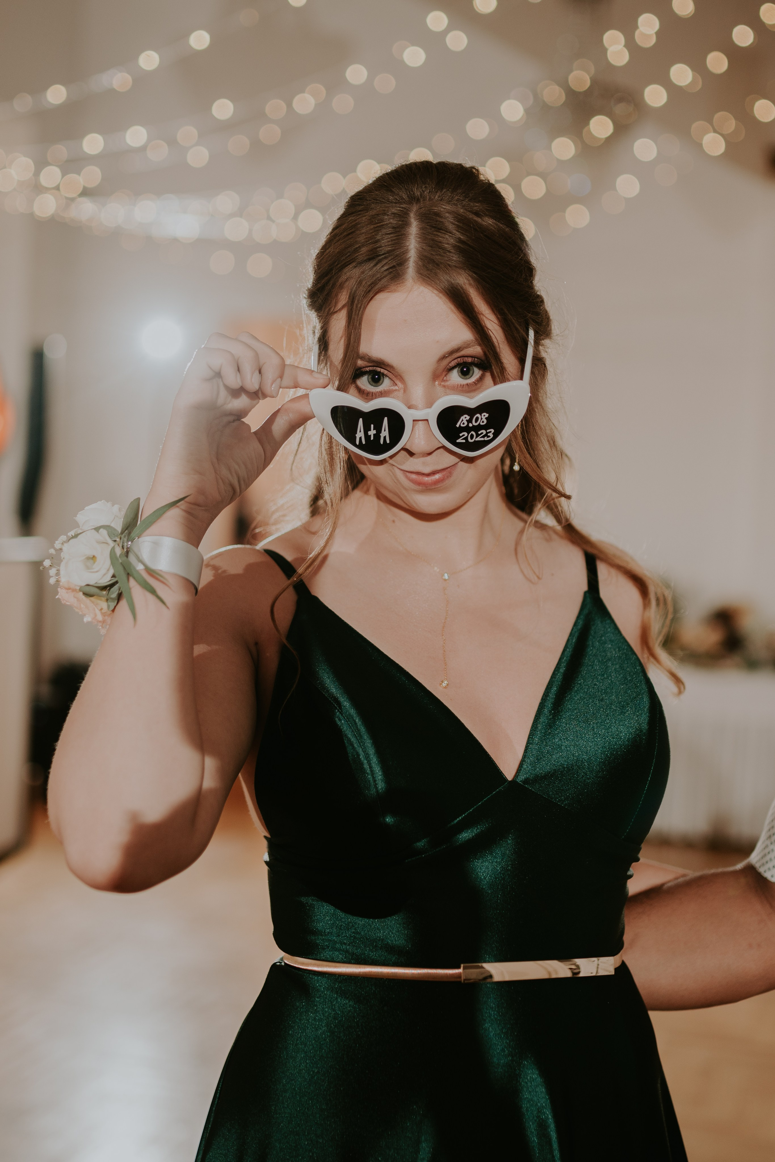 Dwór Wierzbno: plenerowy ślub pod wierzbą. Karkowskafoto - fotografia miłości