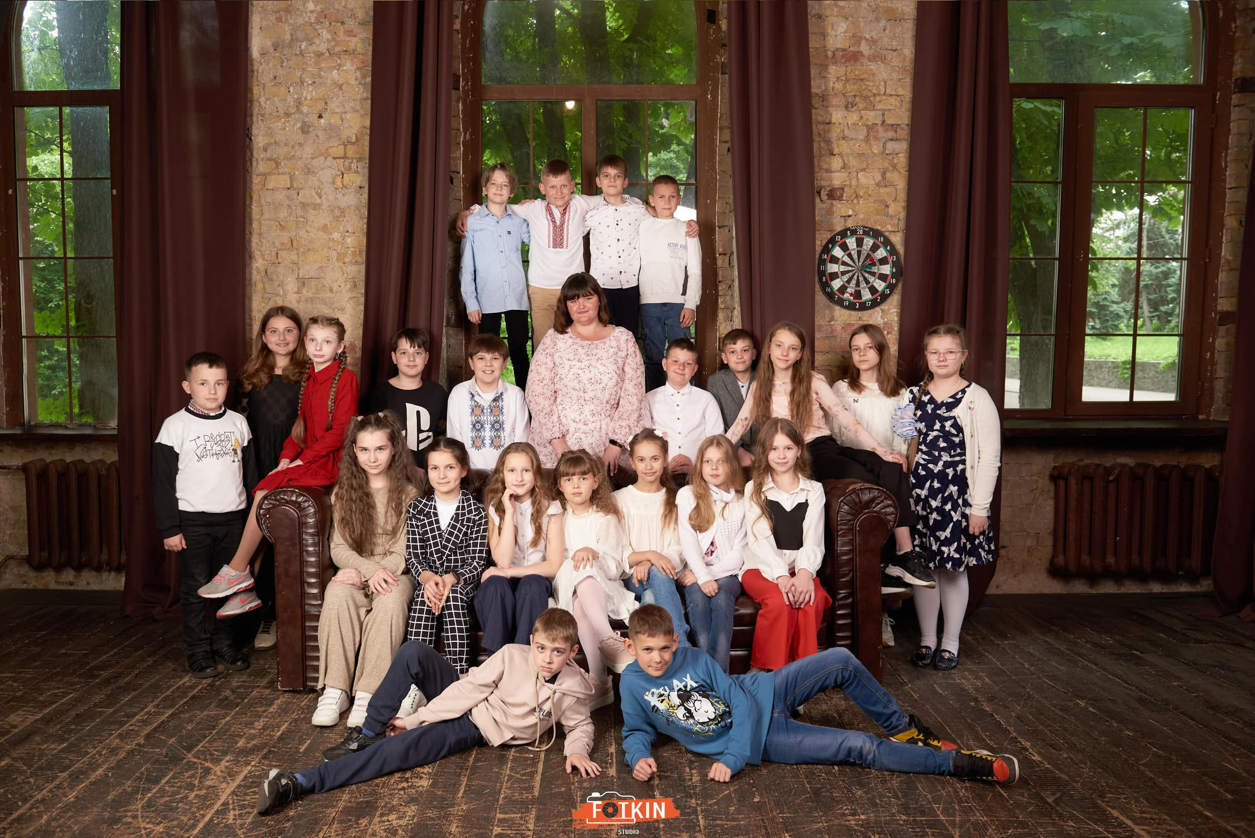 Випускні альбоми для 1- 4 класу у Дніпрі та області. Випускні альбоми фотокниги Київ та Дніпро