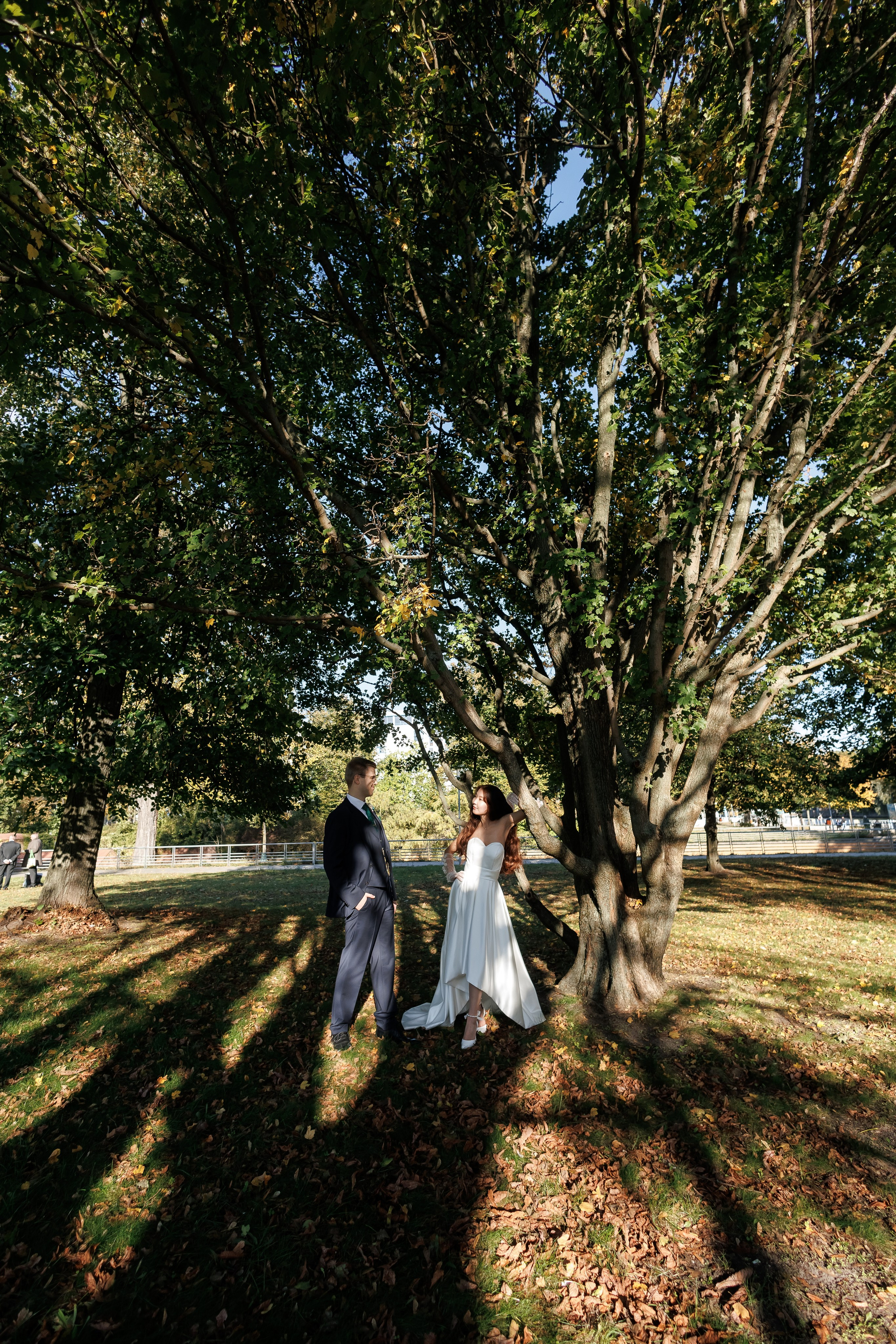 Eine intime Feier vor der großen Hochzeit: Solongo und Victor im Standesamt Spandau. Hochzeitsfotografie in Berlin Nataliia Schütze