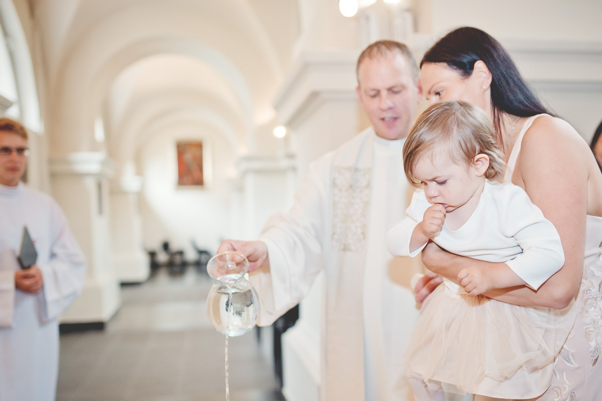 Krikštynos, krikštas, krikštynų fotosesija, ceremonija, bažnyčia krikštynų pasiruošimo fotografavimas. Krikštynų fotografas Vilnius Trakai kaina krikštynų fotografavimas fotografė personal.lt photogrpahy kainos šeima, vaikai profesionali natūrali meninė reportažinė klasikinė fotosesija, krikštynų fotosesija gamtoje