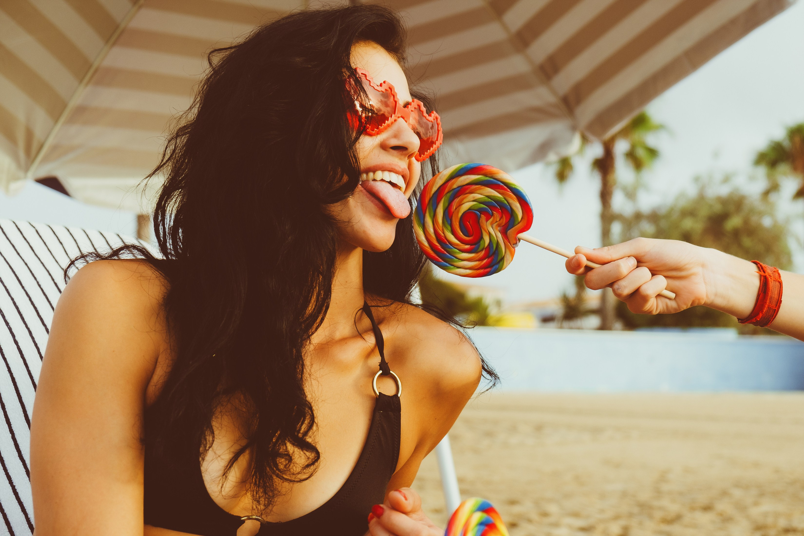 Beetlejuice на море: Экспериментальная фотосессия с цирковыми артистами — Фотограф Андрей Луковников