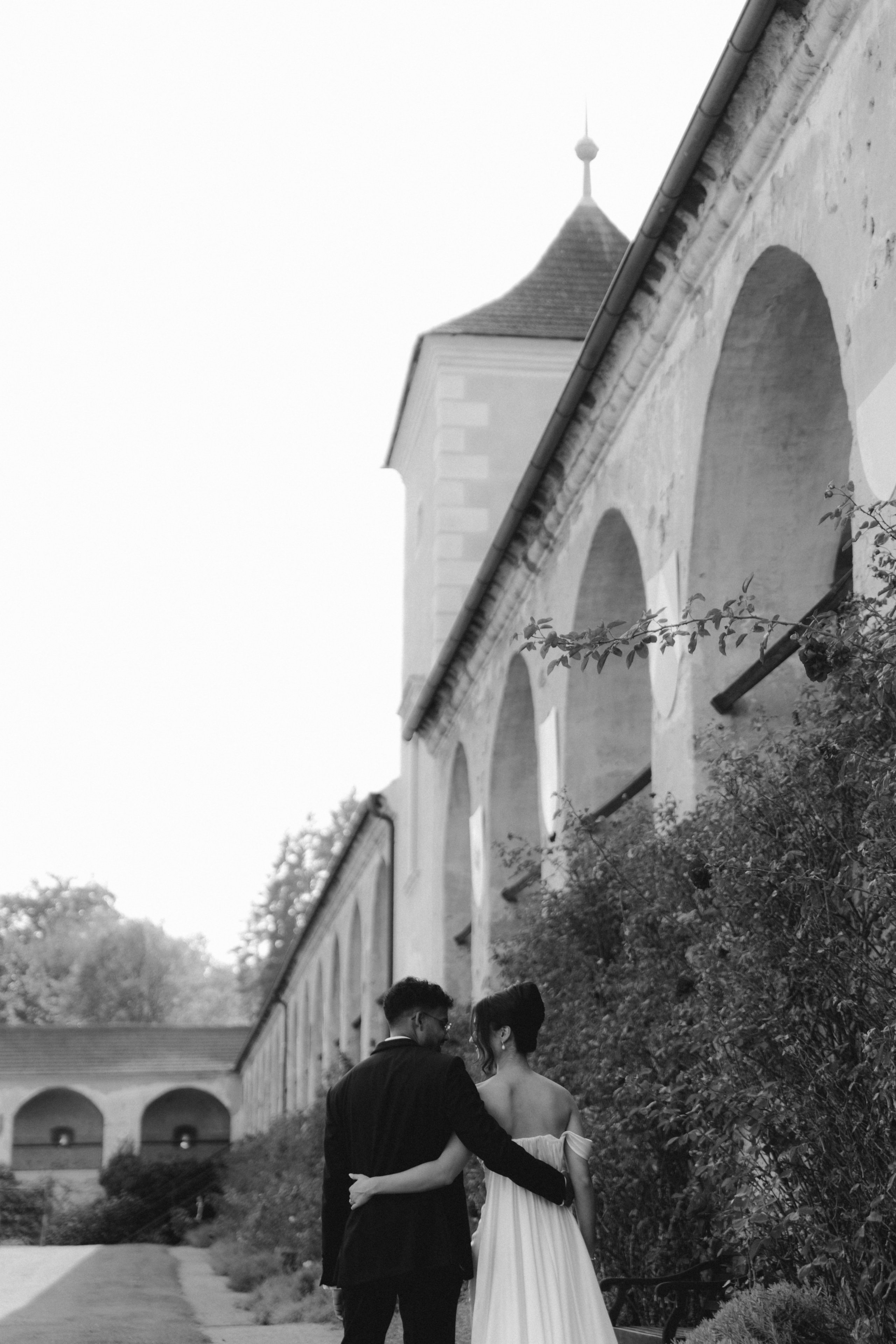 Elegant Castle Wedding in Austria | Alwin & Ruth’s Fairytale Celebration. Wedding photographer and videographer based in Timisoara, Romania