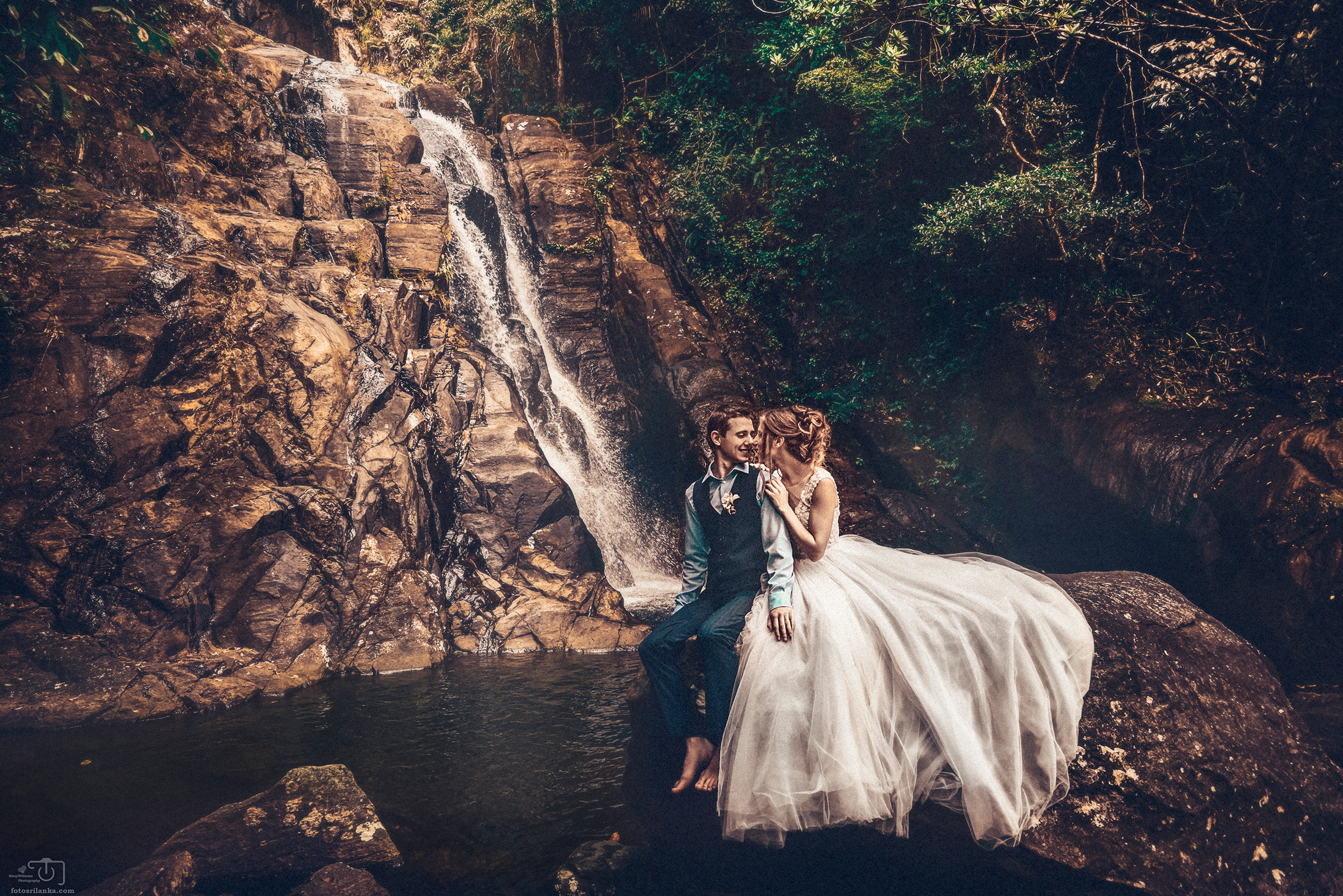 Wedding photographer & wedding planner in Sri Lanka. Photographer & wedding planner in Sri Lanka