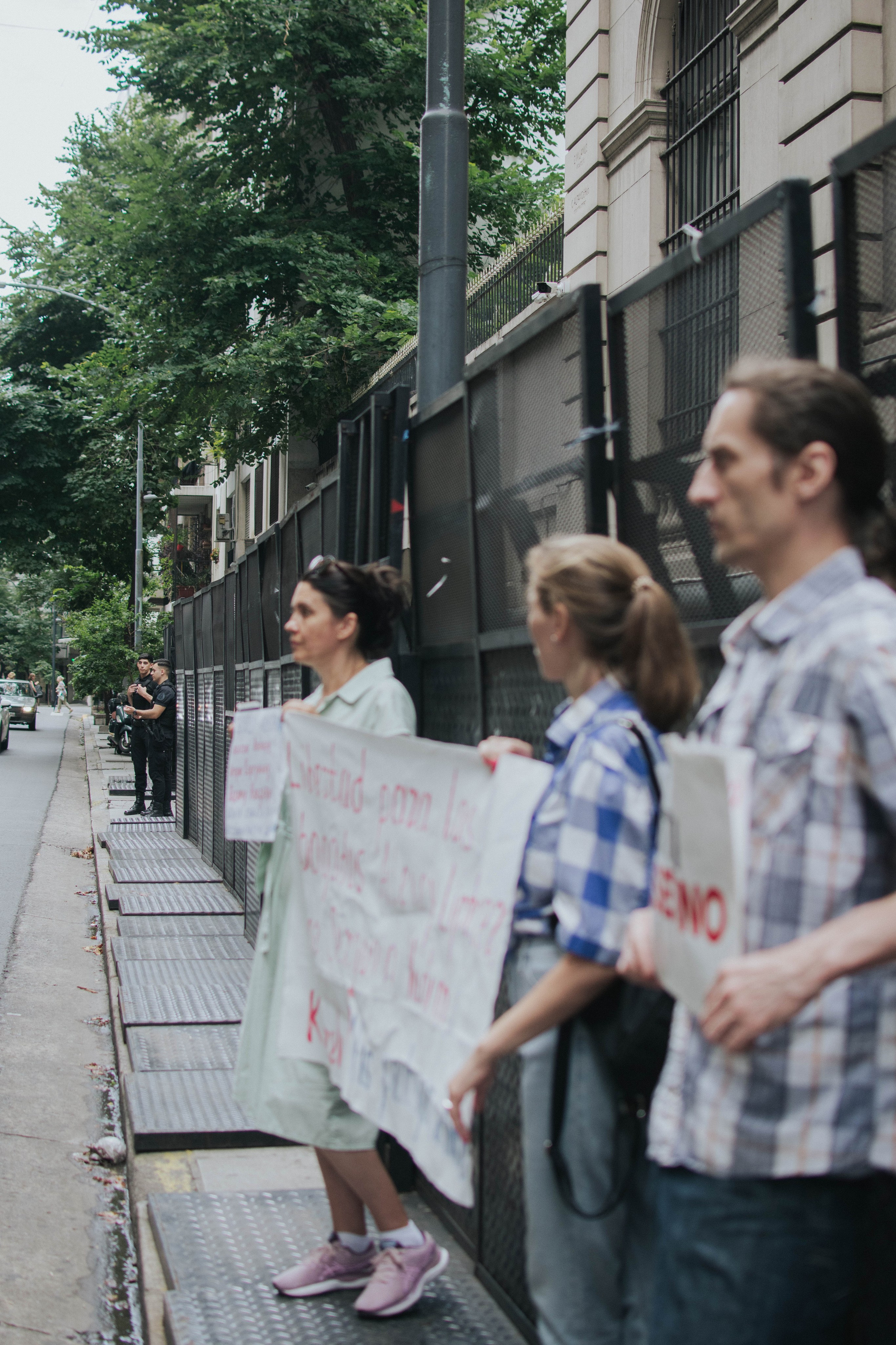 Picket in support of Navalny’s lawyers. Reportage. Buenos Aires. Photographer @elmirkami in the city of Buenos Aires