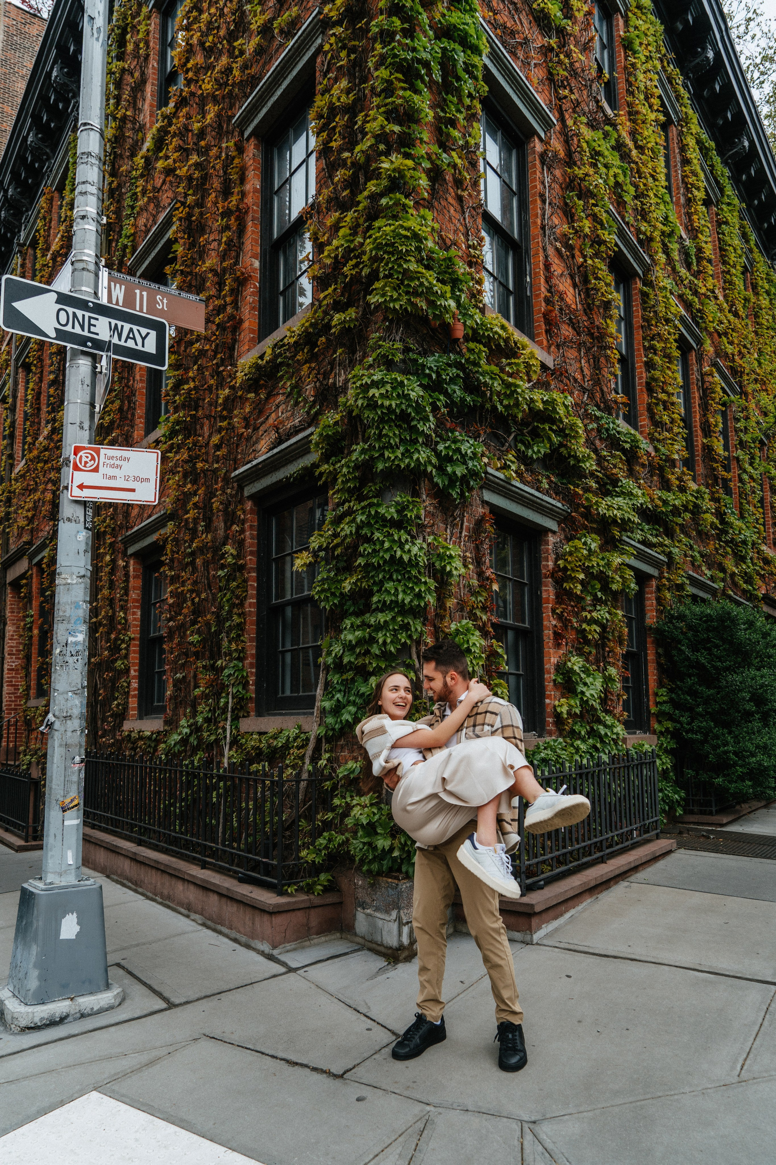 Greenwich Village Couple Photography | Romantic NYC Photo Sessions. Videographer and photographer in New York // MAKAROV.VIDEO