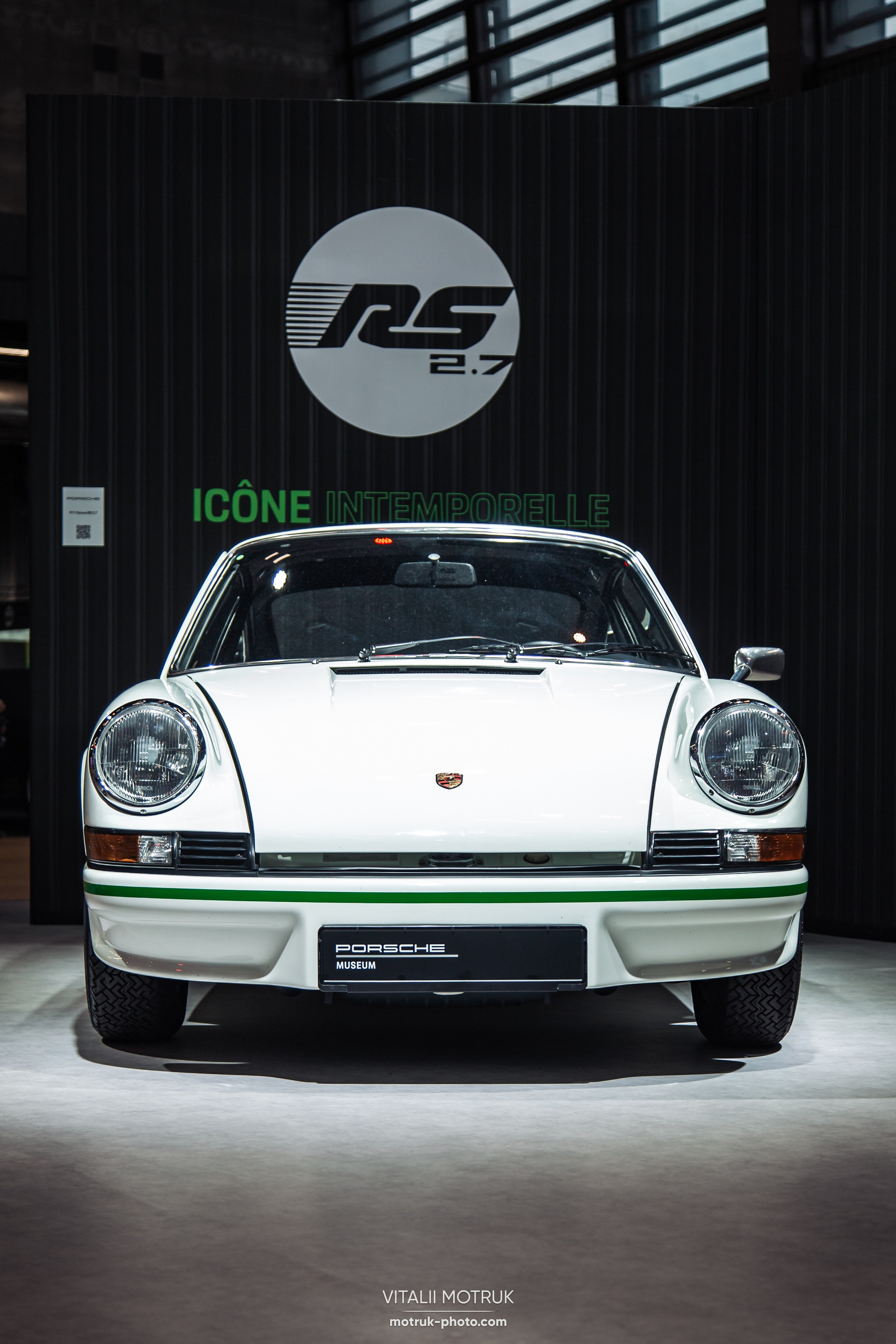 Retromobile 2023. Photographe de voitures à Paris — Vitalii Motruk