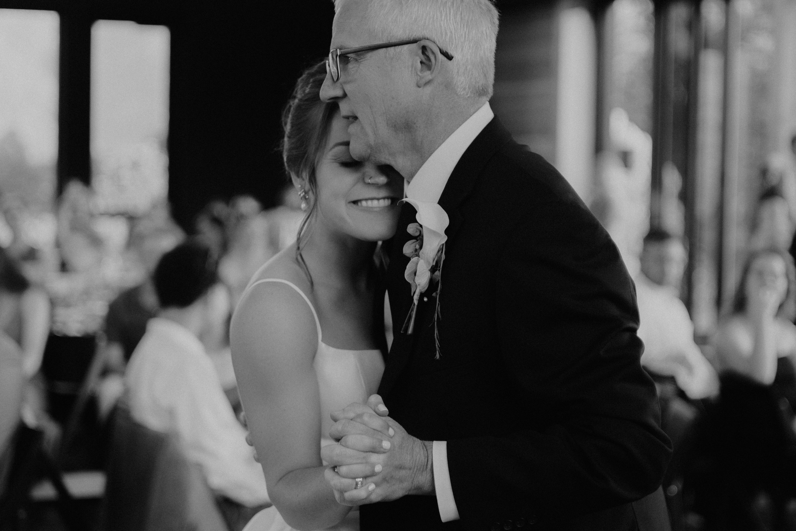 Wedding Shelby & Riley | Columbia River Gorge, WA | Georgy Shishkin Photography Photography. Portland Wedding Photographer | Authentic PNW Love Stories