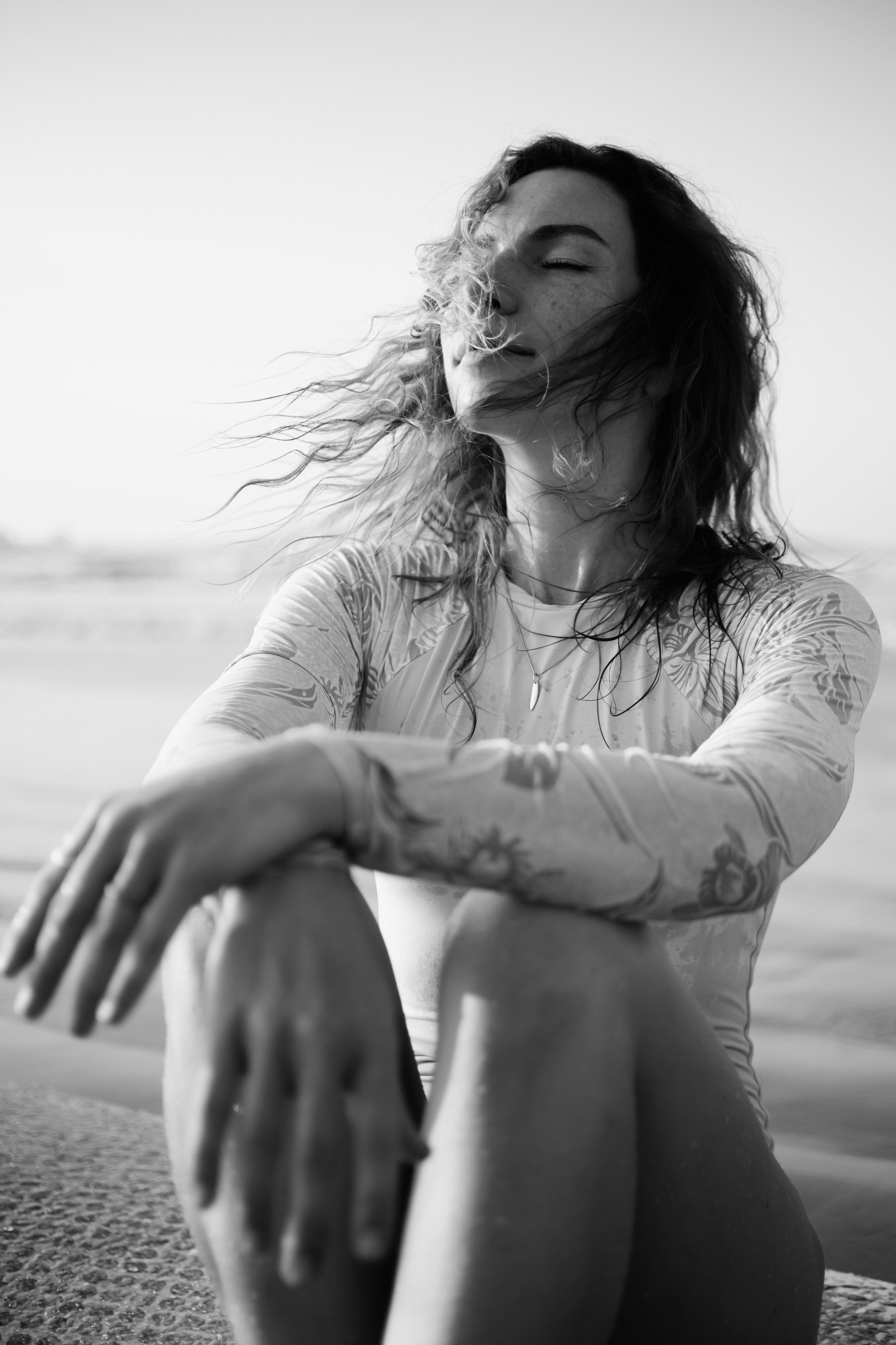 Photoshoot with a surfboard | BW