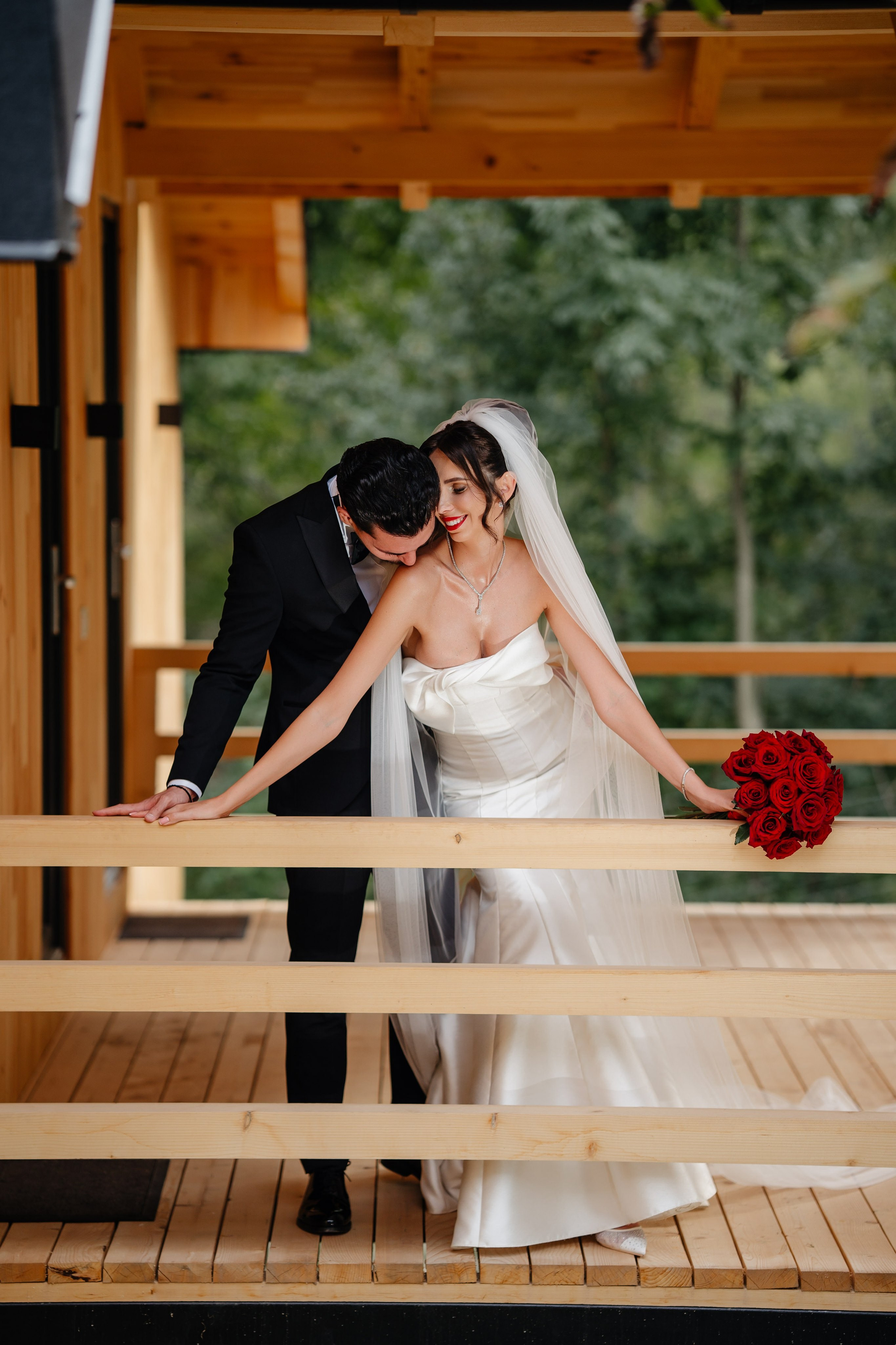 Povestea de nuntă a lui Anca și Dragoș în Bacău | Fotografie de Eveniment. Raw Studio. Fotograful tau de nunta!