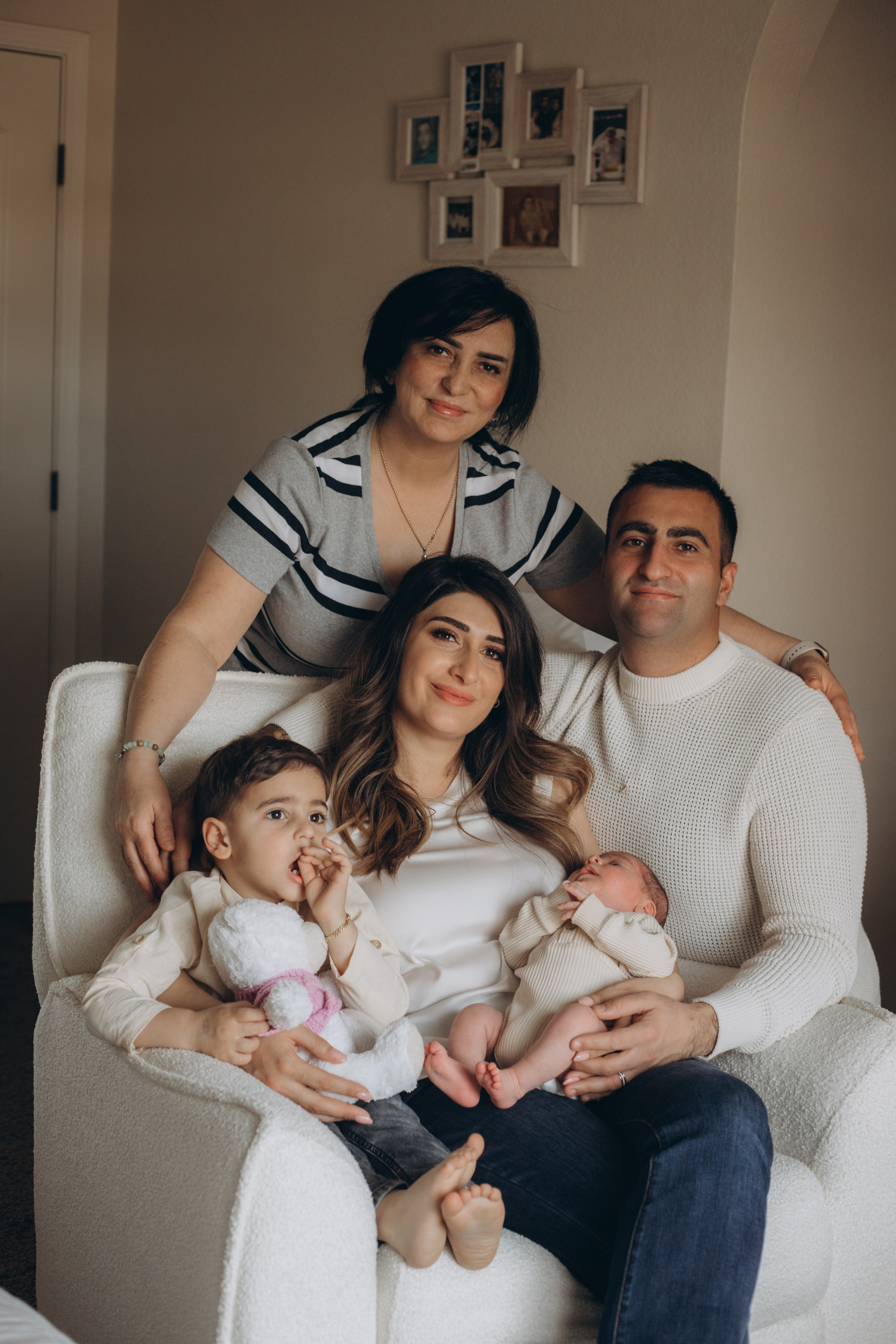 Newborn, Baby with Family. Family and children’s lifestyle photographer Elena Tumanova