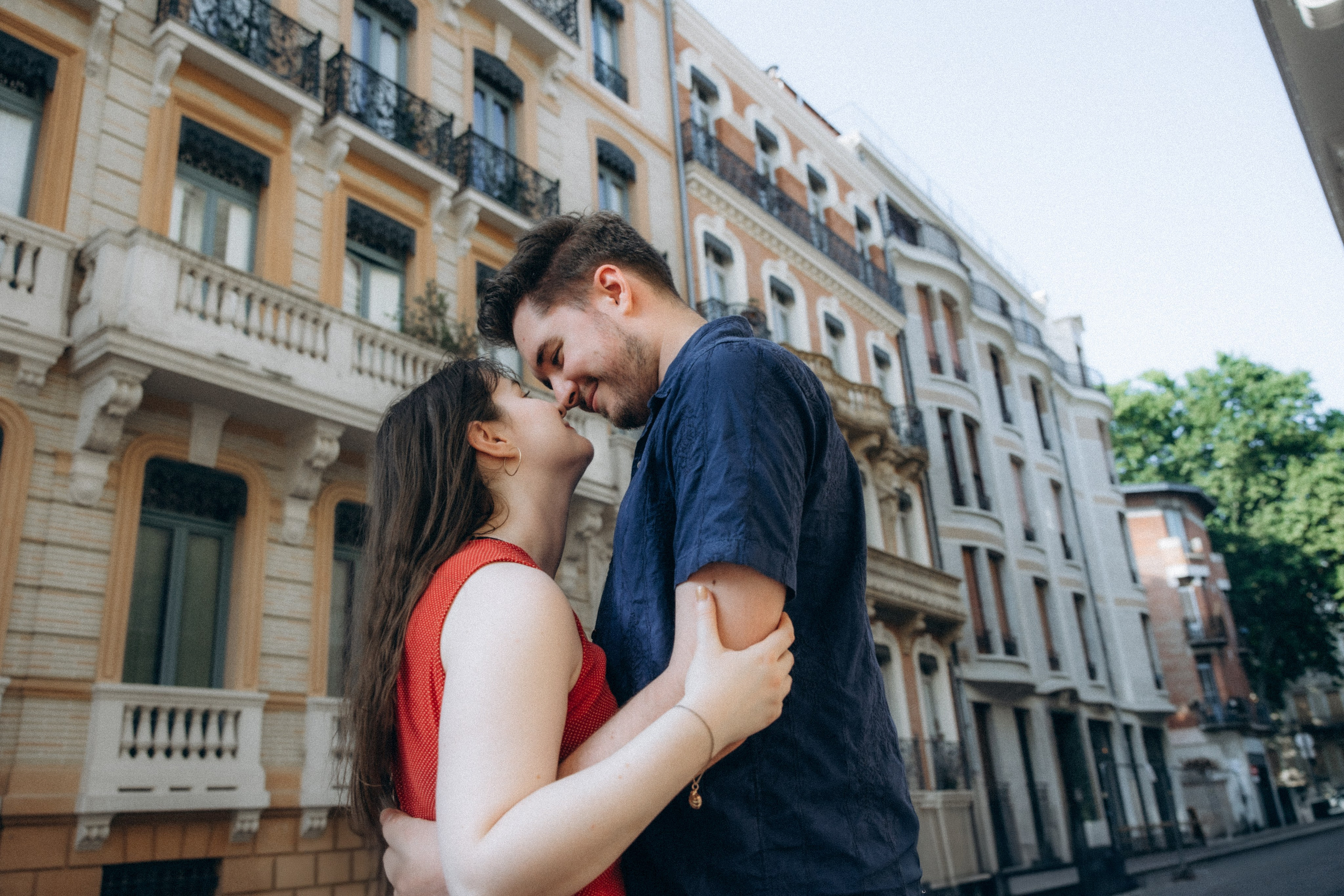 Surprise proposal photoshoot in Toulouse: romantic moment to remember. Eugénie Smirnova — your photographer in Toulouse and southwest France