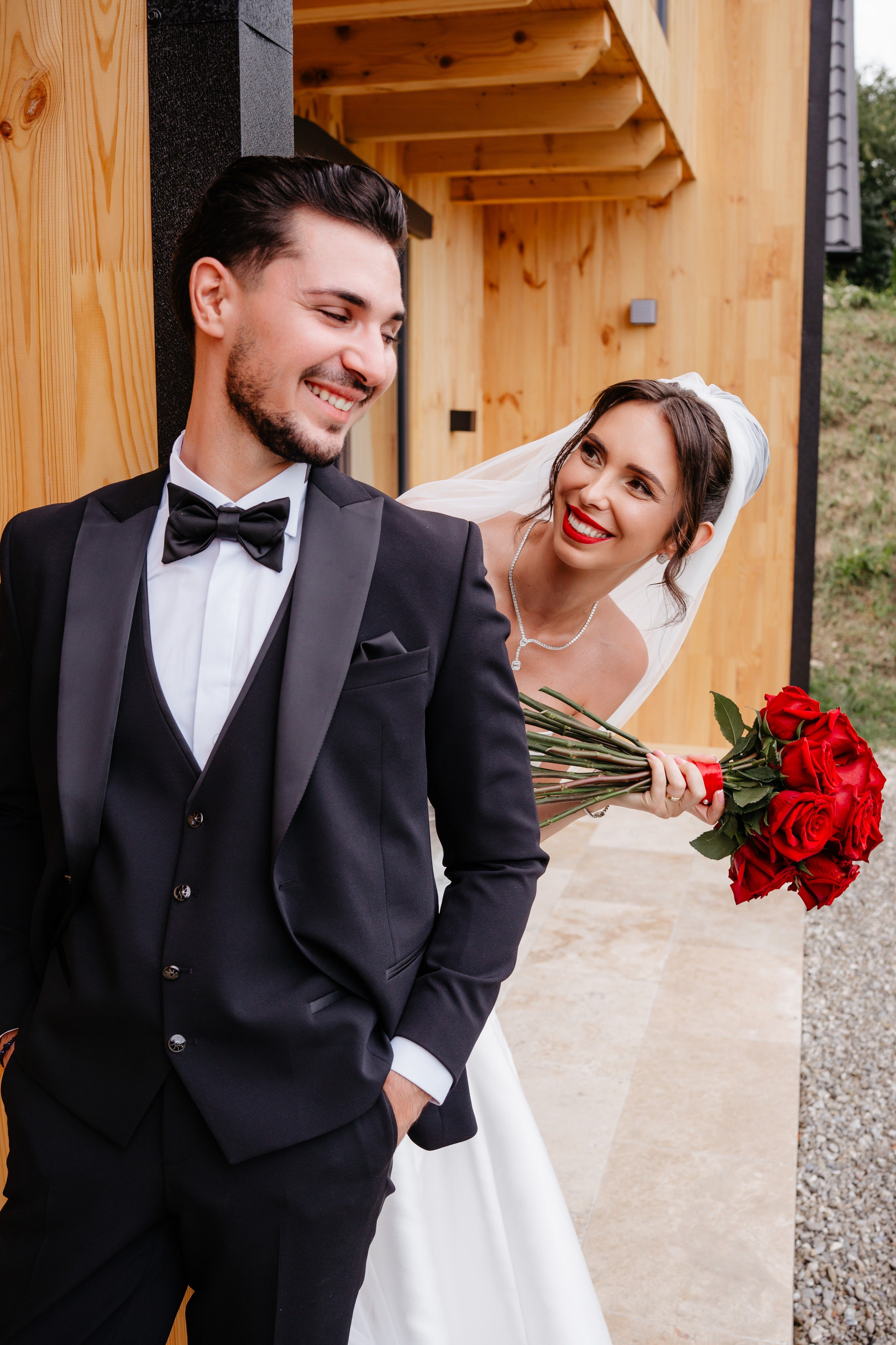 Povestea de nuntă a lui Anca și Dragoș în Bacău | Fotografie de Eveniment. Raw Studio. Fotograful tau de nunta!