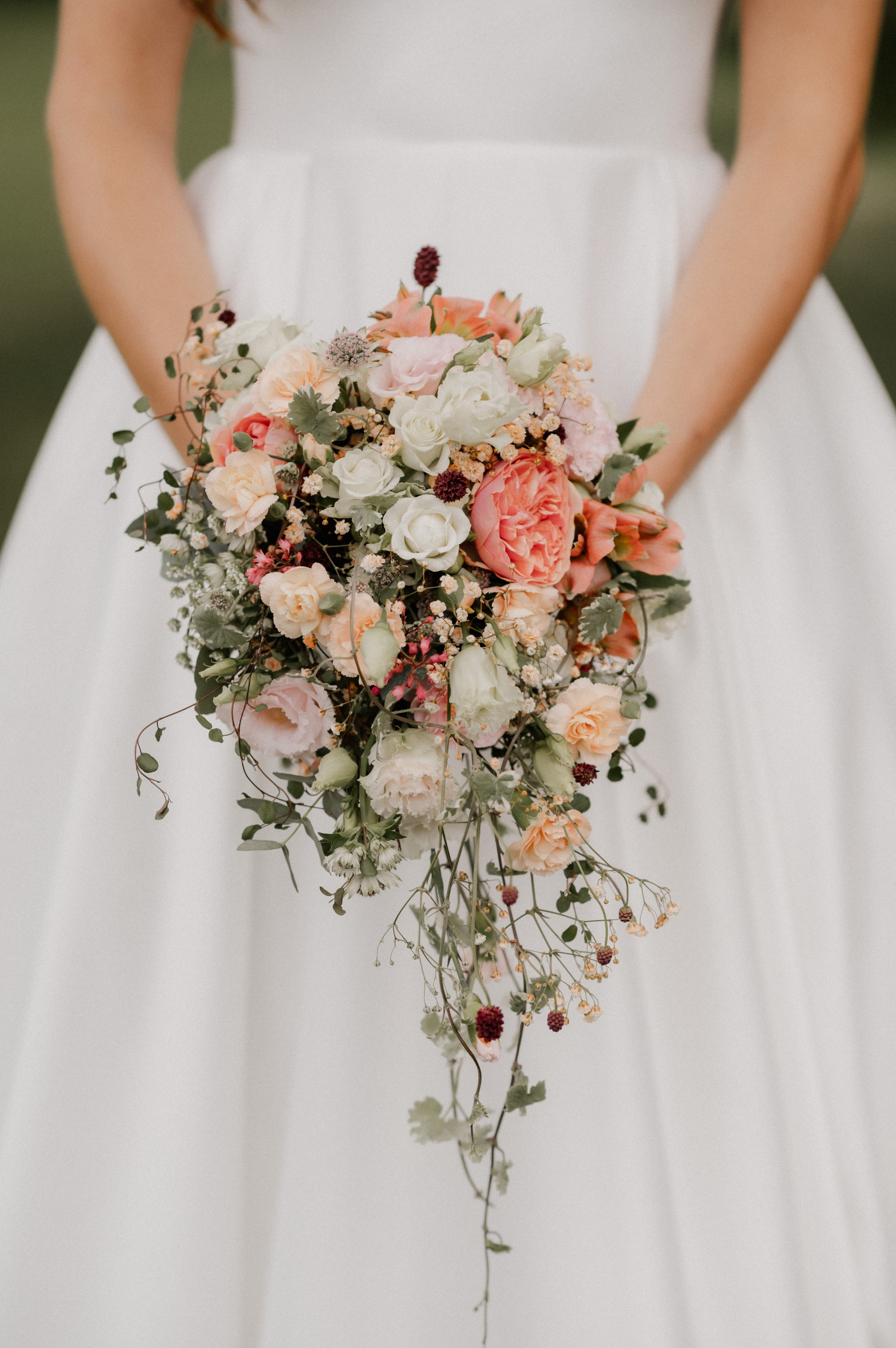 Sommer, Liebe & zwei wunderschöne Kleider: Gartenhochzeit in Gunzenhausen. Photographer in Ansbach for Couples, Weddings and After Wedding