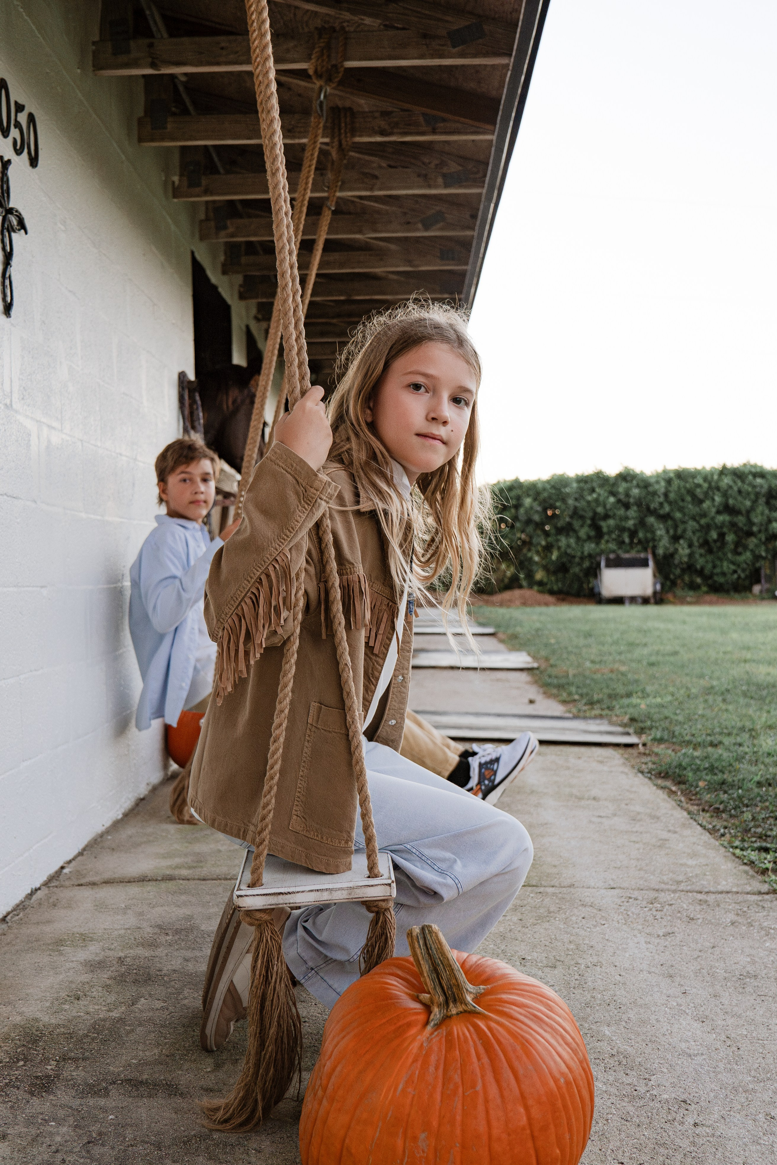 Family photo session at Stables. Https://the-photo-way.wfolio.pro
