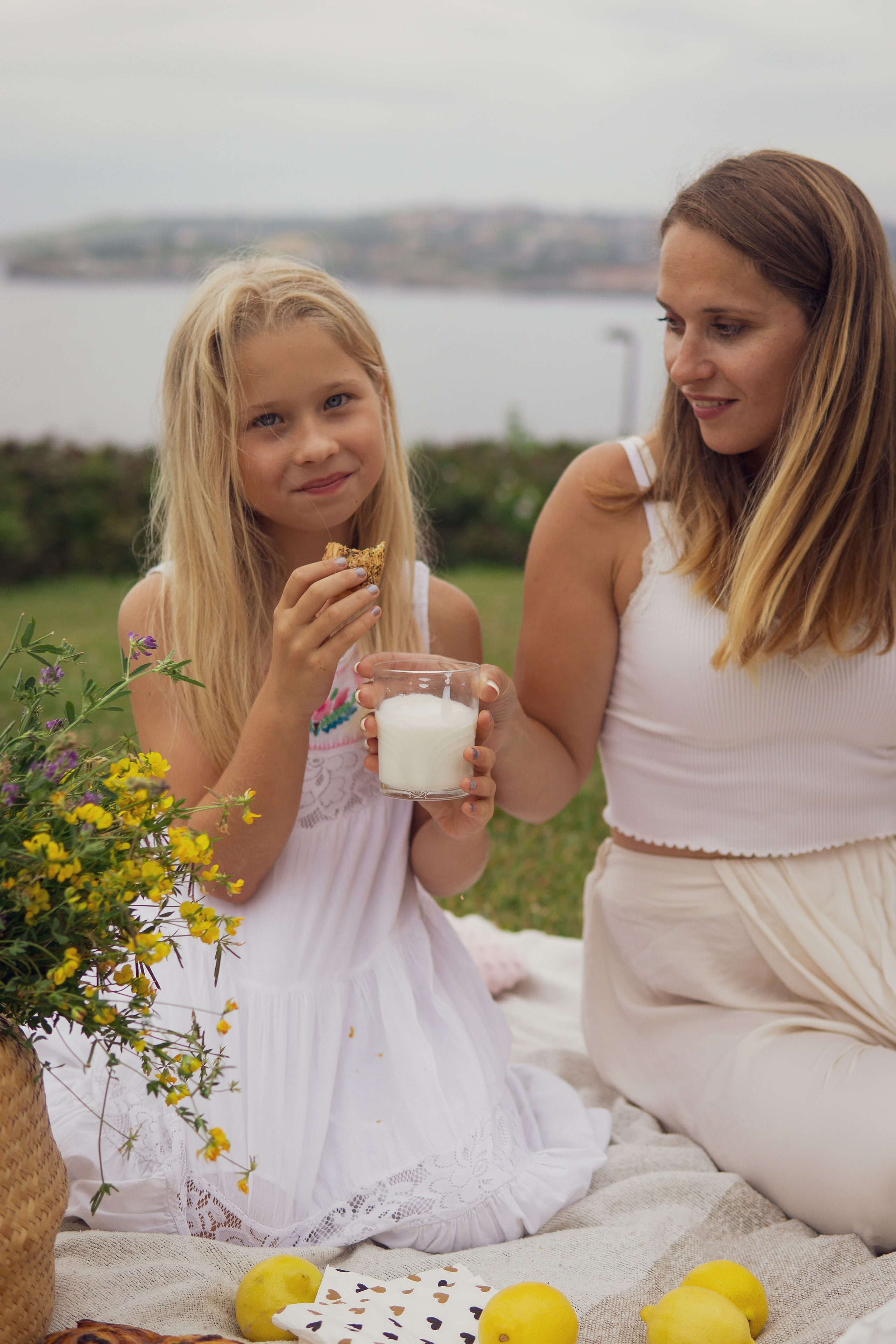 Family Picnic Photoshoot in Gijón, Cerro de Sta Catalina