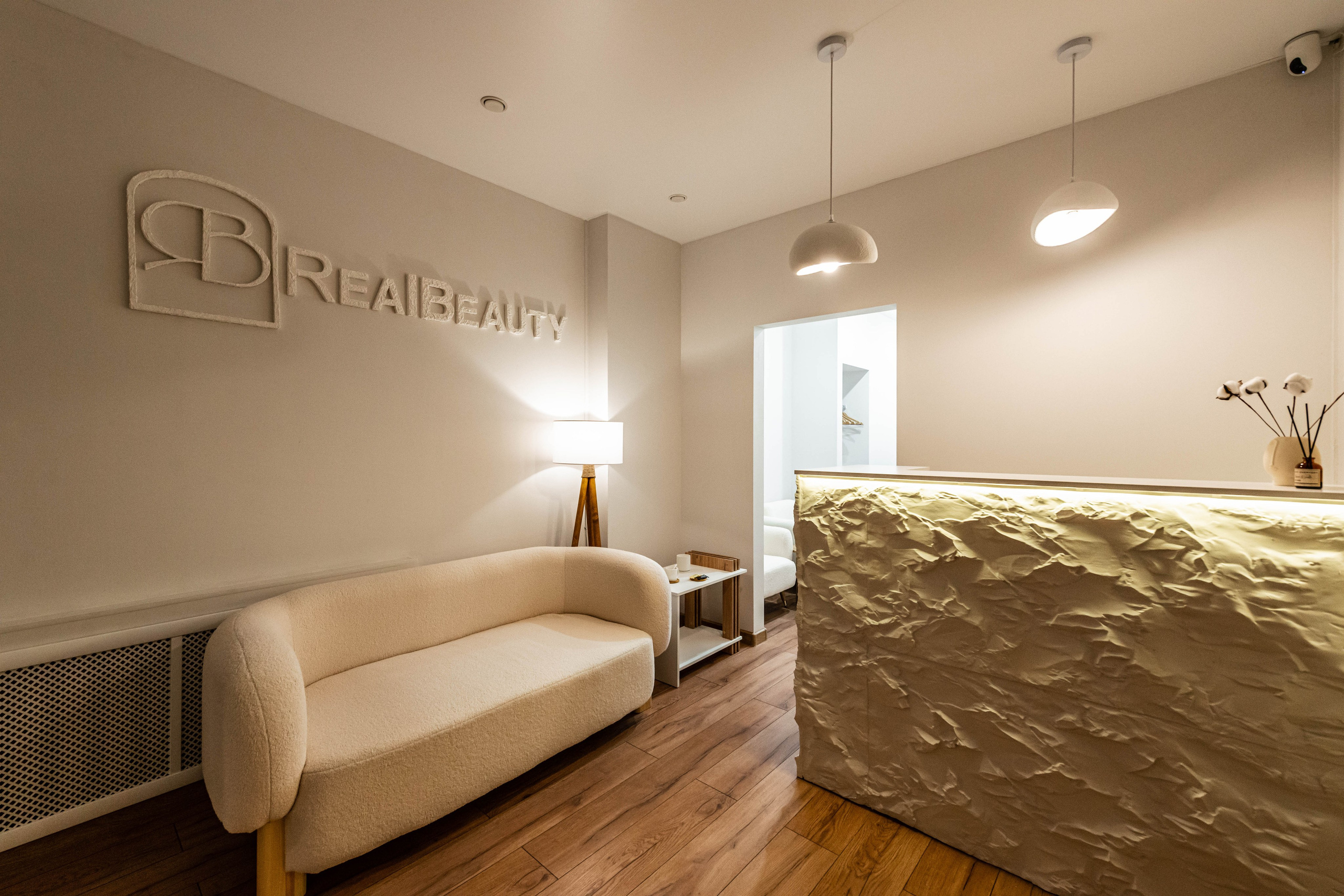 Фотосъемка интерьера в салоне лазерной эпиляции RealBeauty на ул. Фадеева