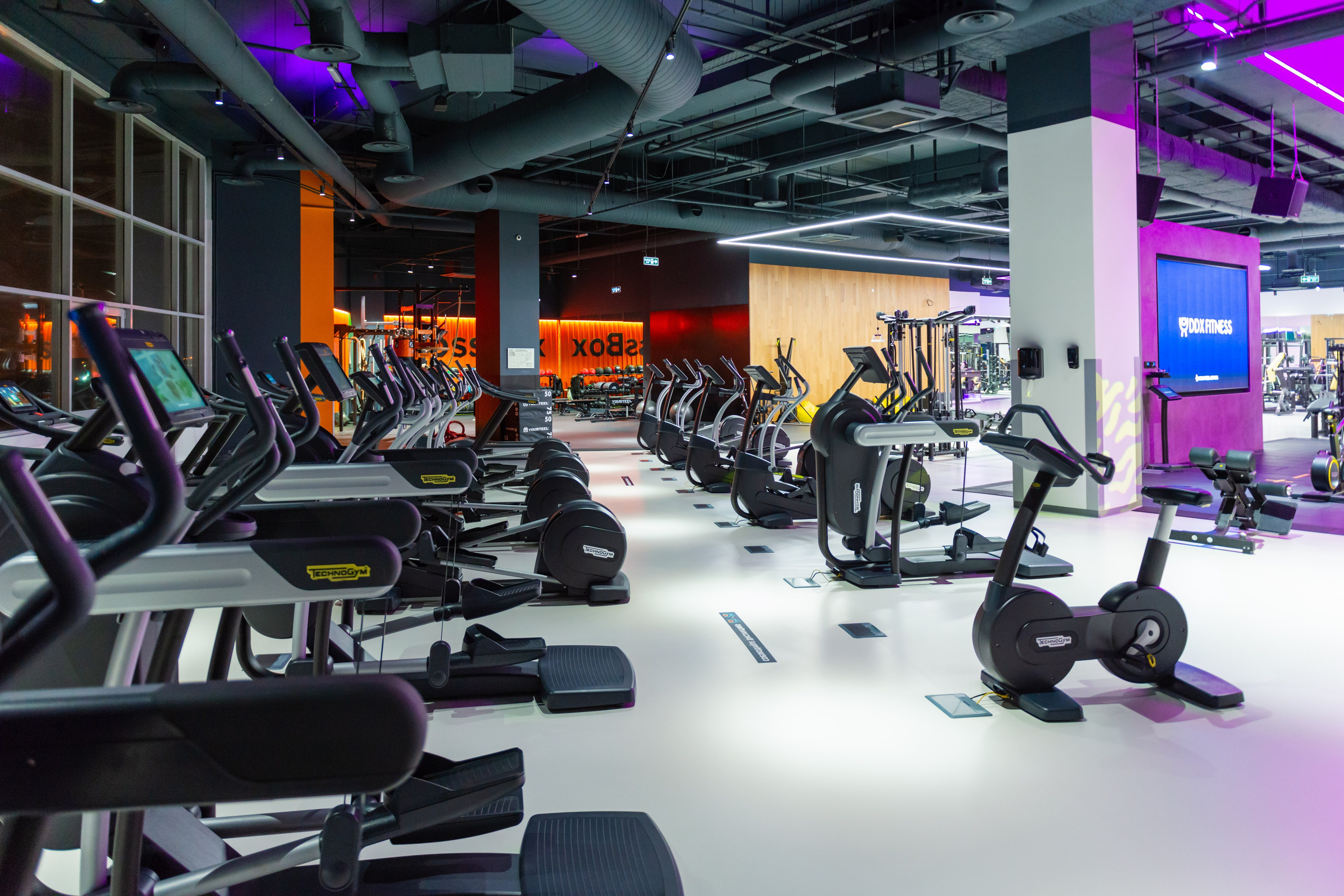 Фитнес-клуб DDX Fitness в ТЦ Июнь Мытищи. ФОТОГРАФ МЕКСИКА КИНТАНА-РОО