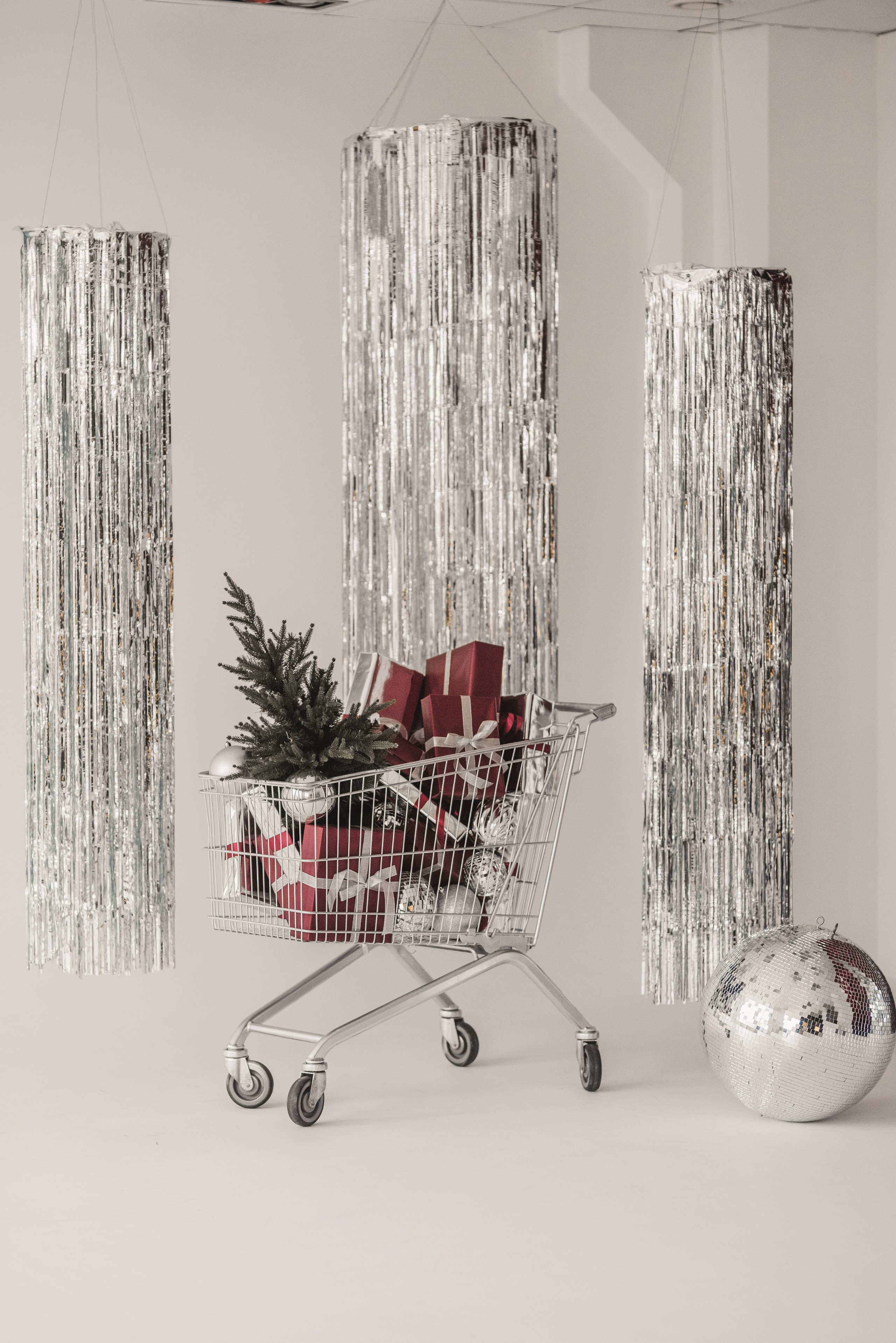 Fotostudijas Ziemassvētku Dekors – Maģiska svētku fotosesijas atmosfēra Rīgā. Fotostudija VEF Rīga