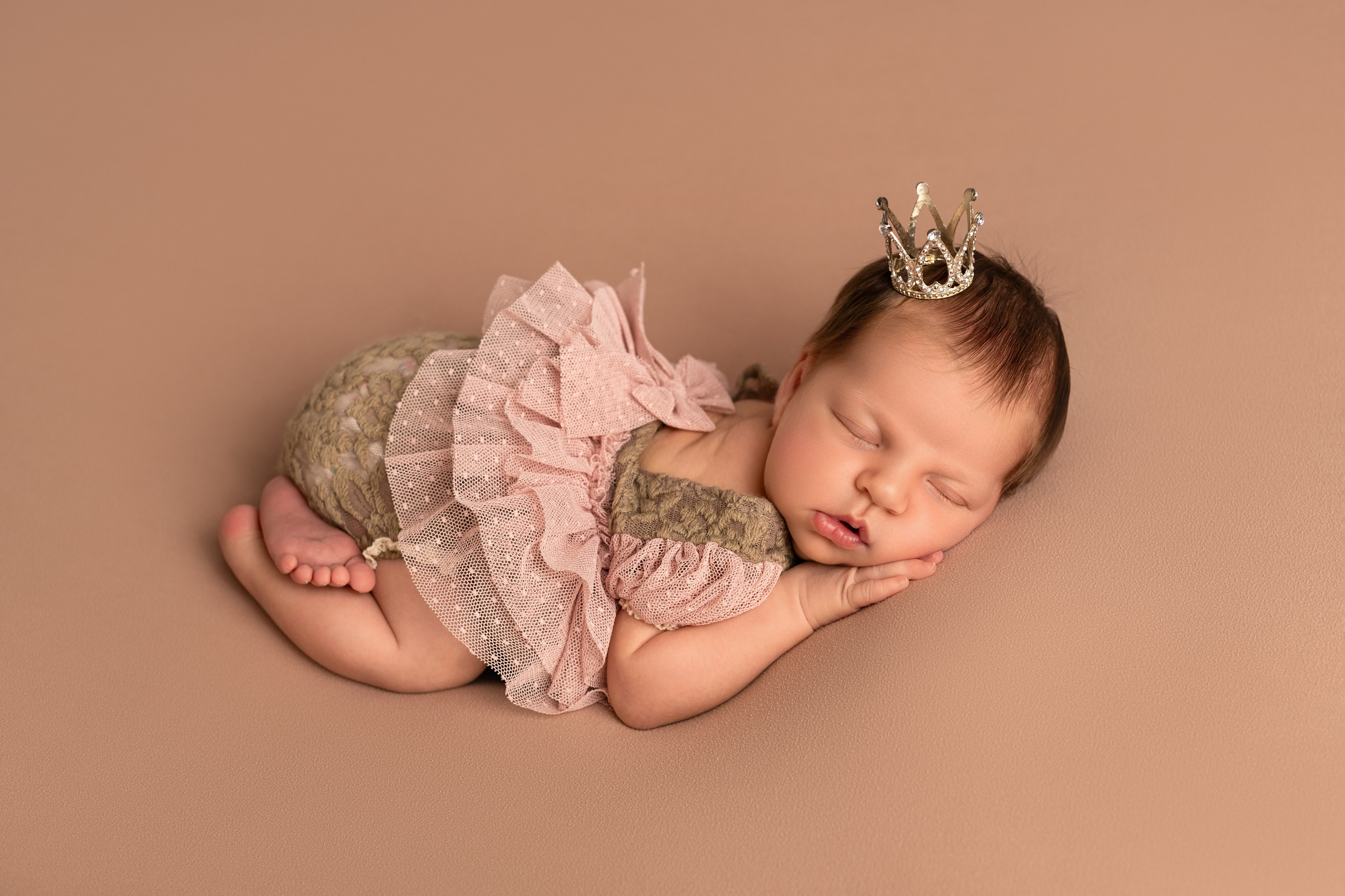 Elizabeth. Newborn photographer Sacramento