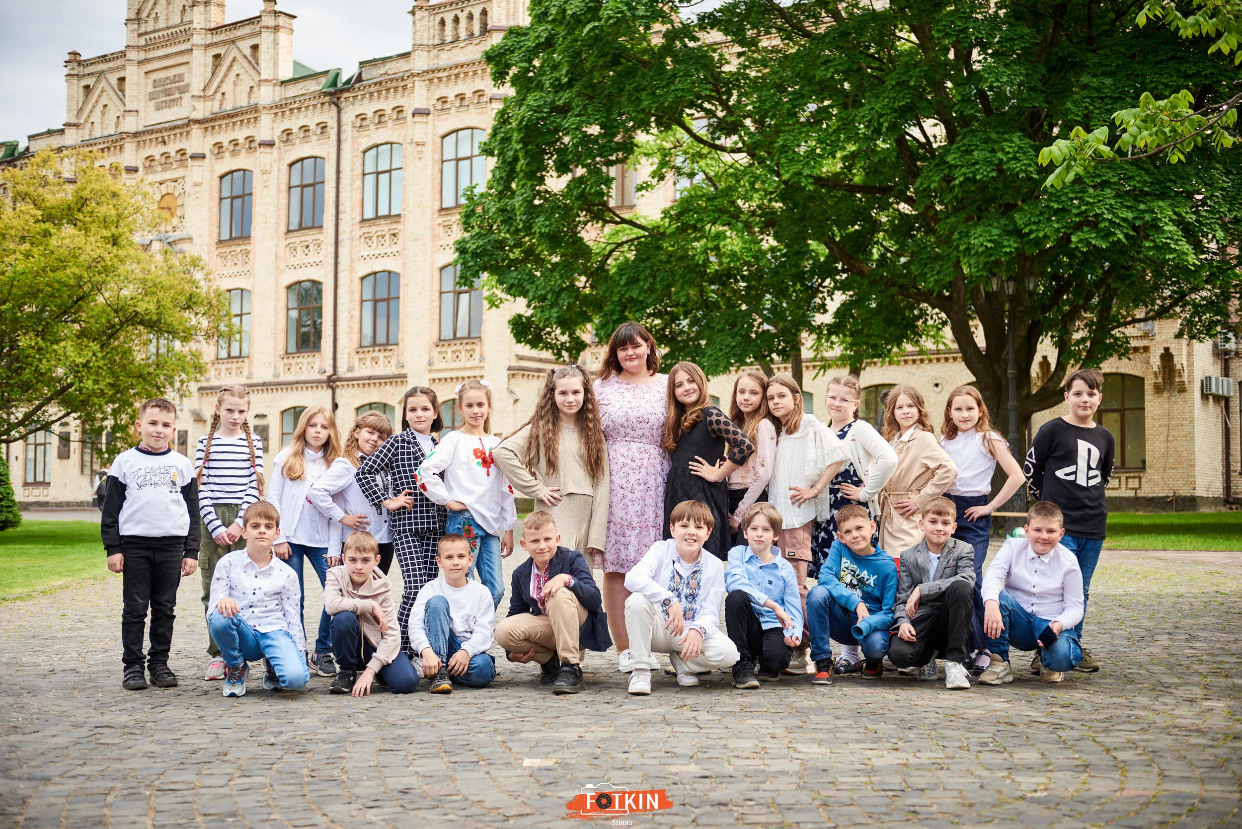 Випускні альбоми для 1- 4 класу у Дніпрі та області. Випускні альбоми фотокниги Київ та Дніпро