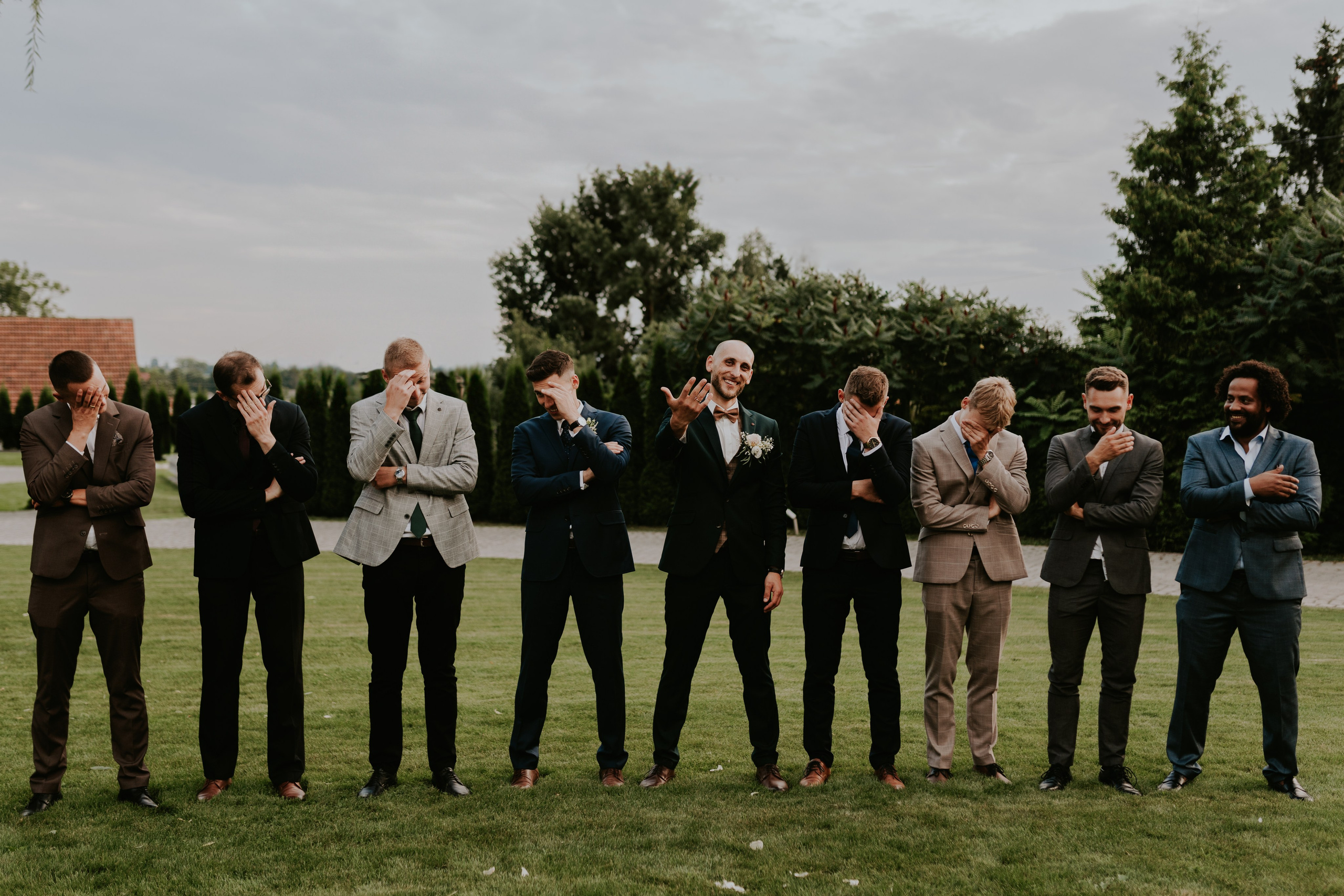 Dwór Wierzbno: plenerowy ślub pod wierzbą. Karkowskafoto - fotografia miłości