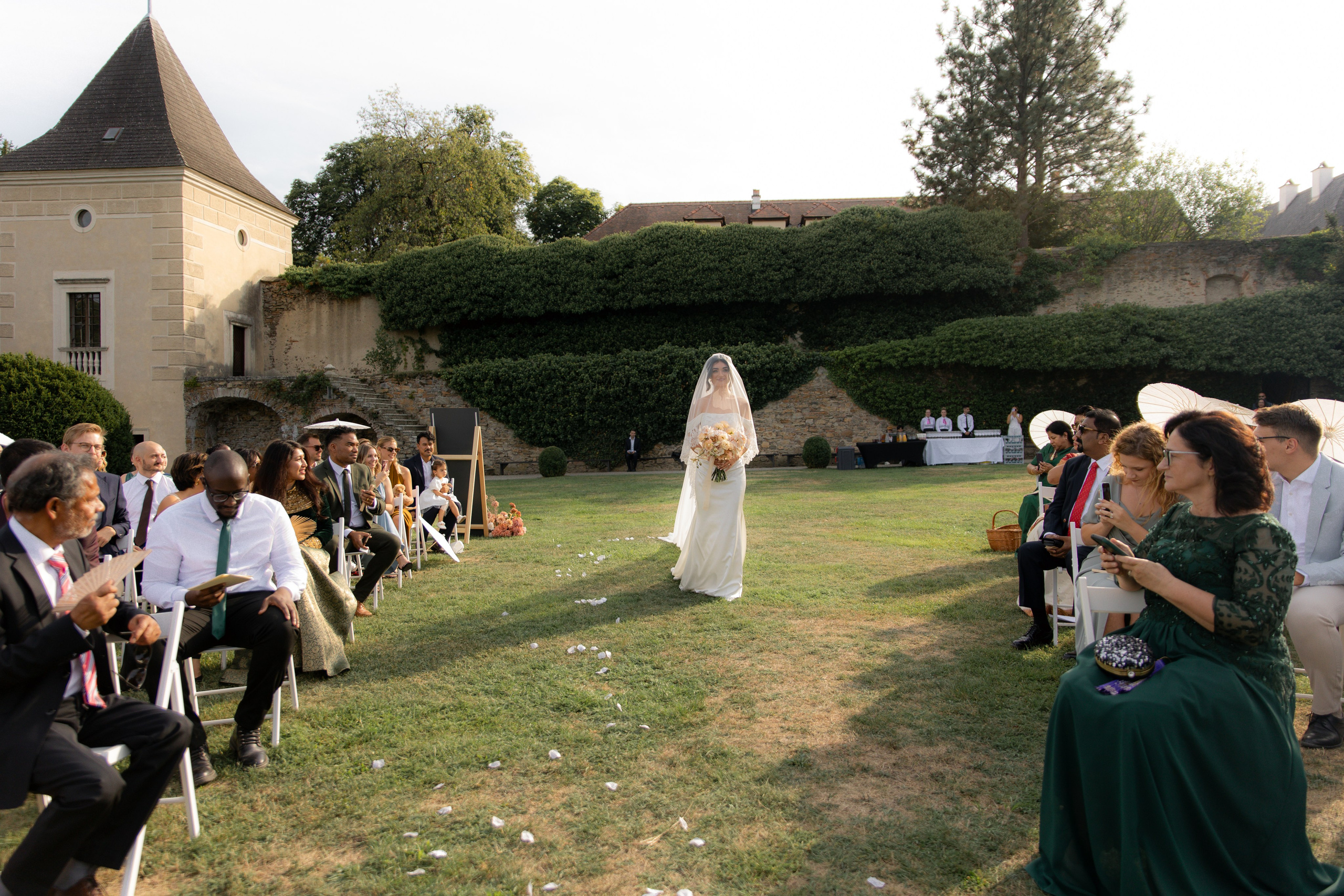 Elegant Castle Wedding in Austria | Alwin & Ruth’s Fairytale Celebration. Wedding photographer and videographer based in Timisoara, Romania