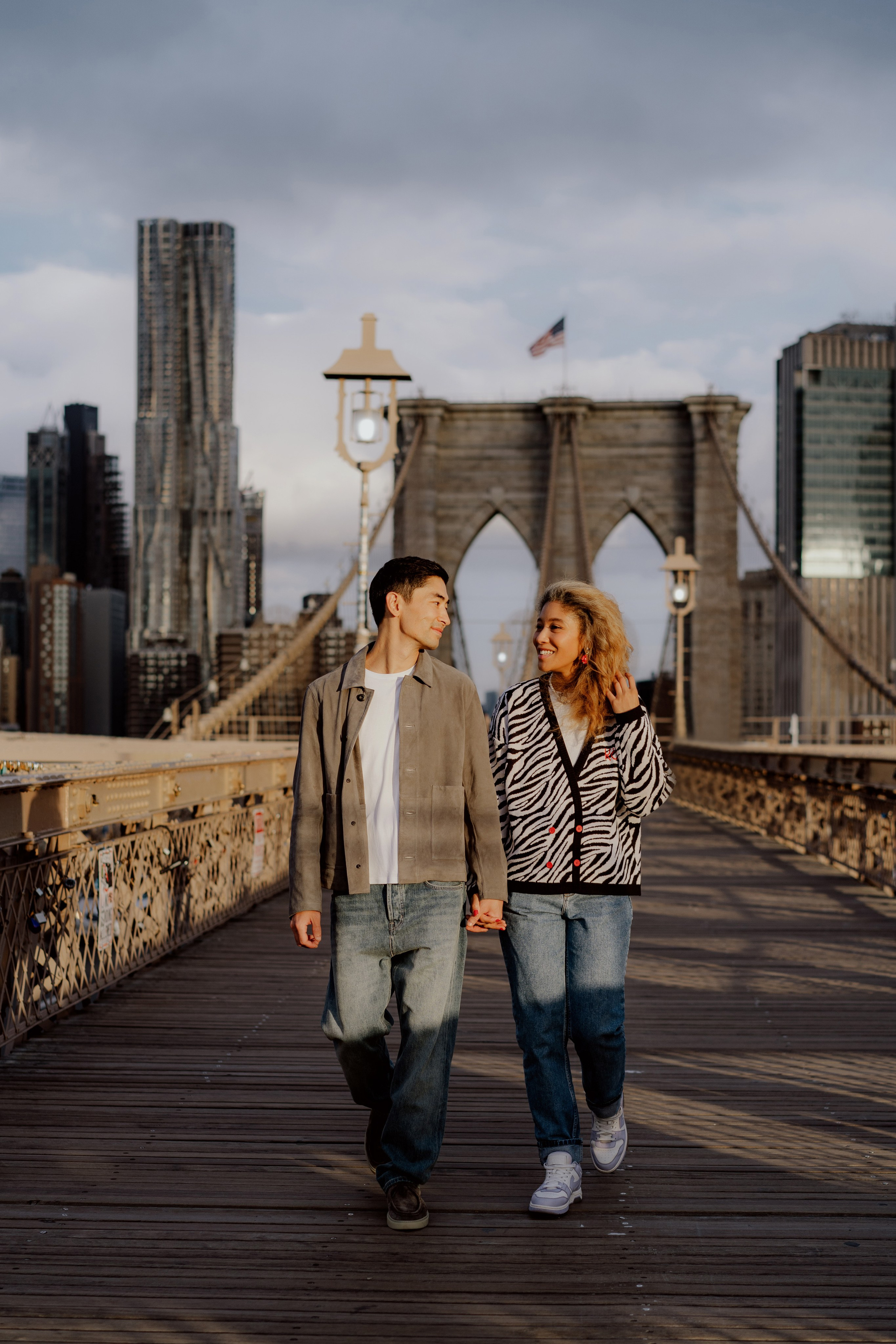 Rooklyn Bridge Sunrise Photography | DUMBO NYC Photo Session Guide. Videographer and photographer in New York // MAKAROV.VIDEO