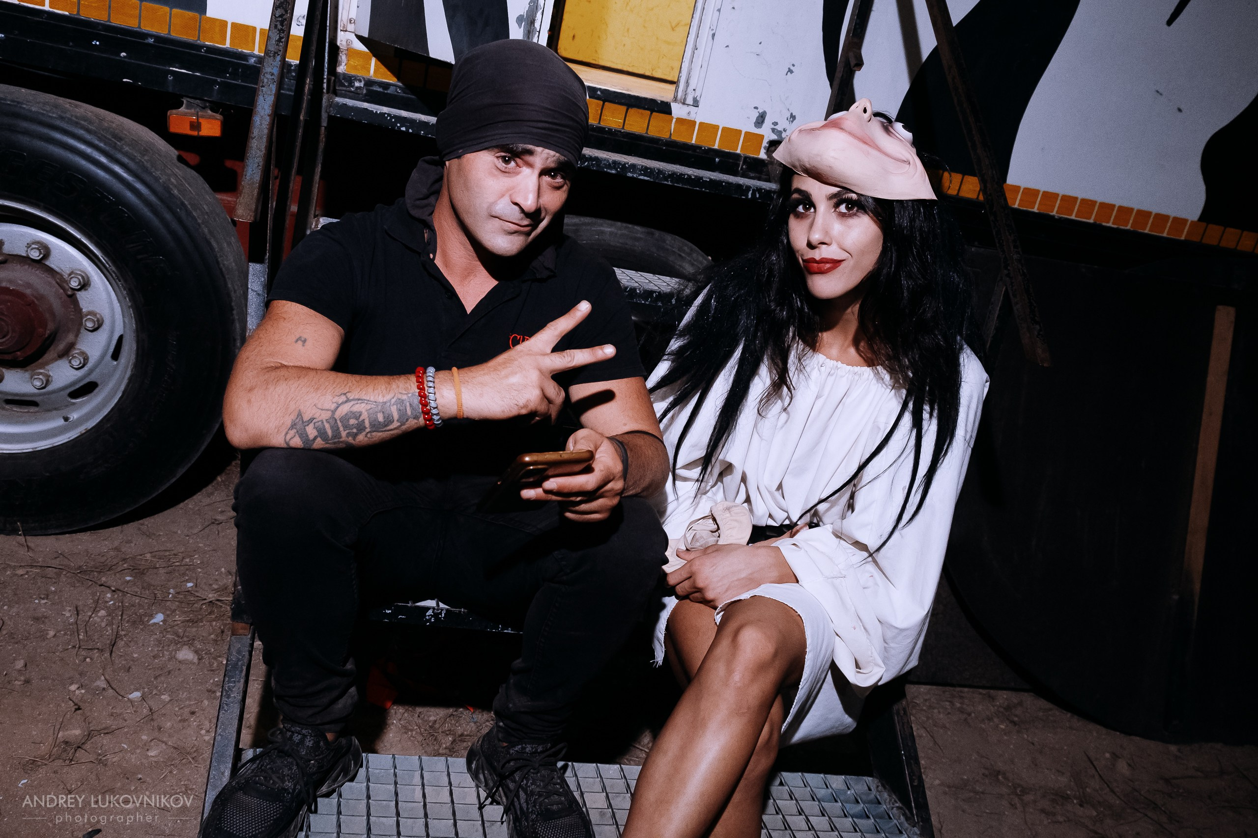 Sesión de fotos entre bastidores en El Circo Encantado: la vida de los artistas tras bambalinas