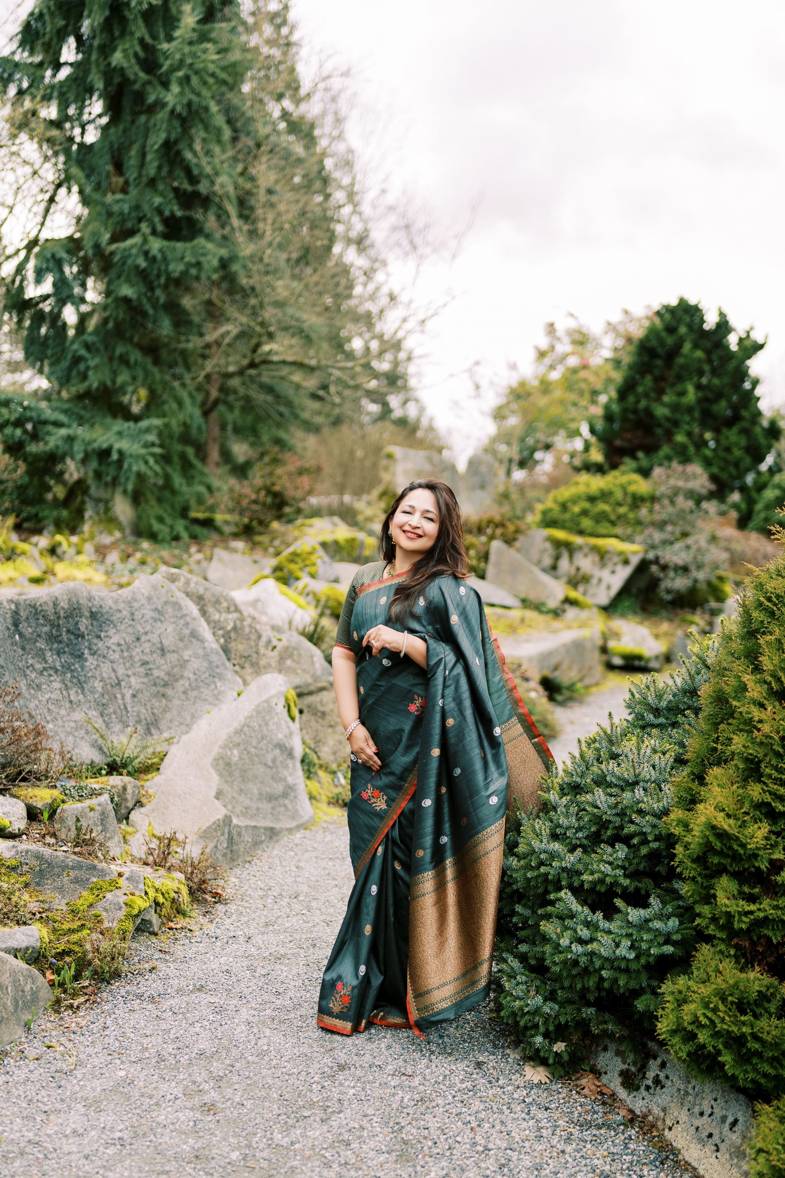 Family photoshoot at Bellevue Botanical Garden. March 2024. EVAN ARISTOV WEDDING PHOTOGRAPHY — Seattle Wedding Photographer