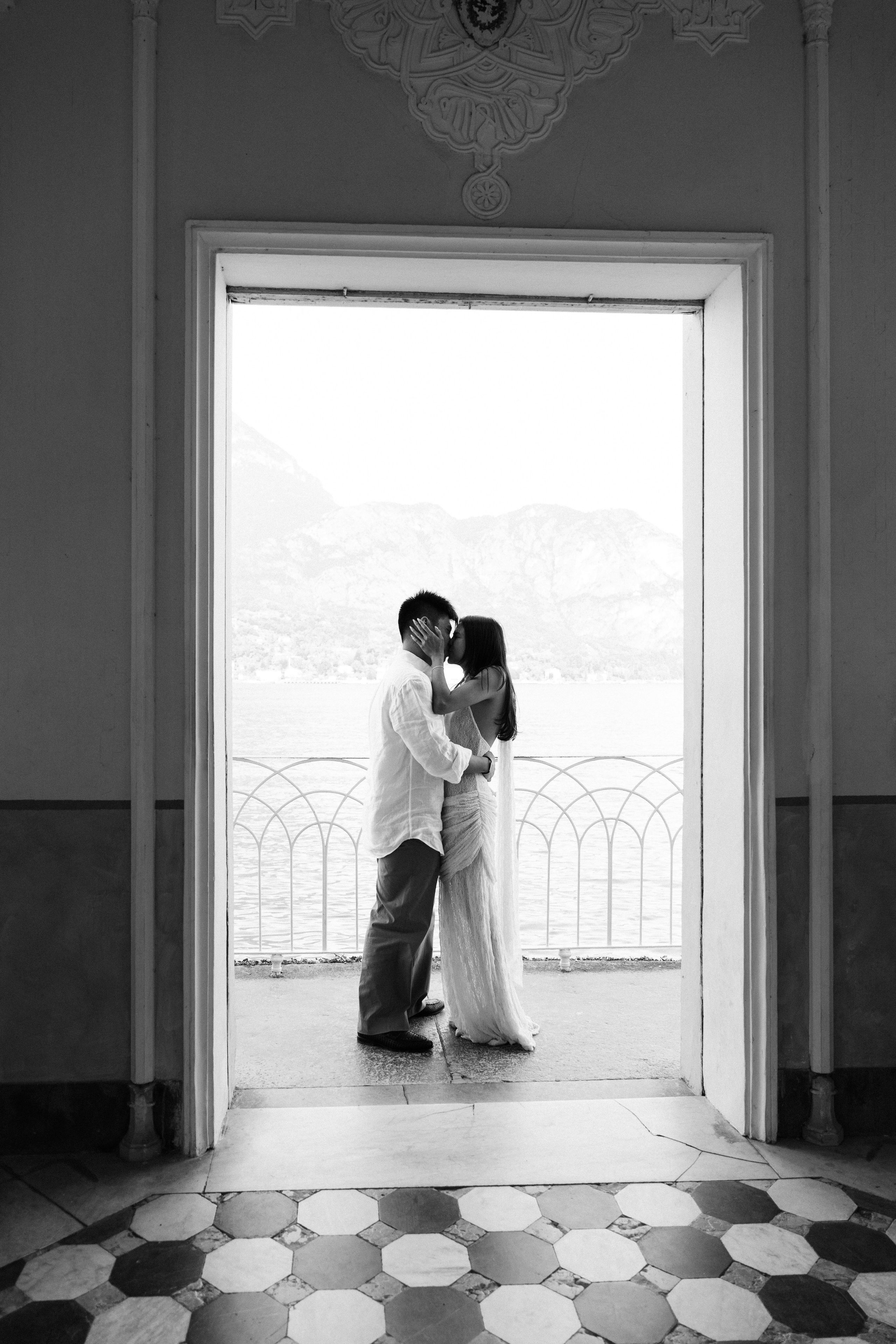 Black and white photograph of a couple kissing after their Villa Melzi engagement
