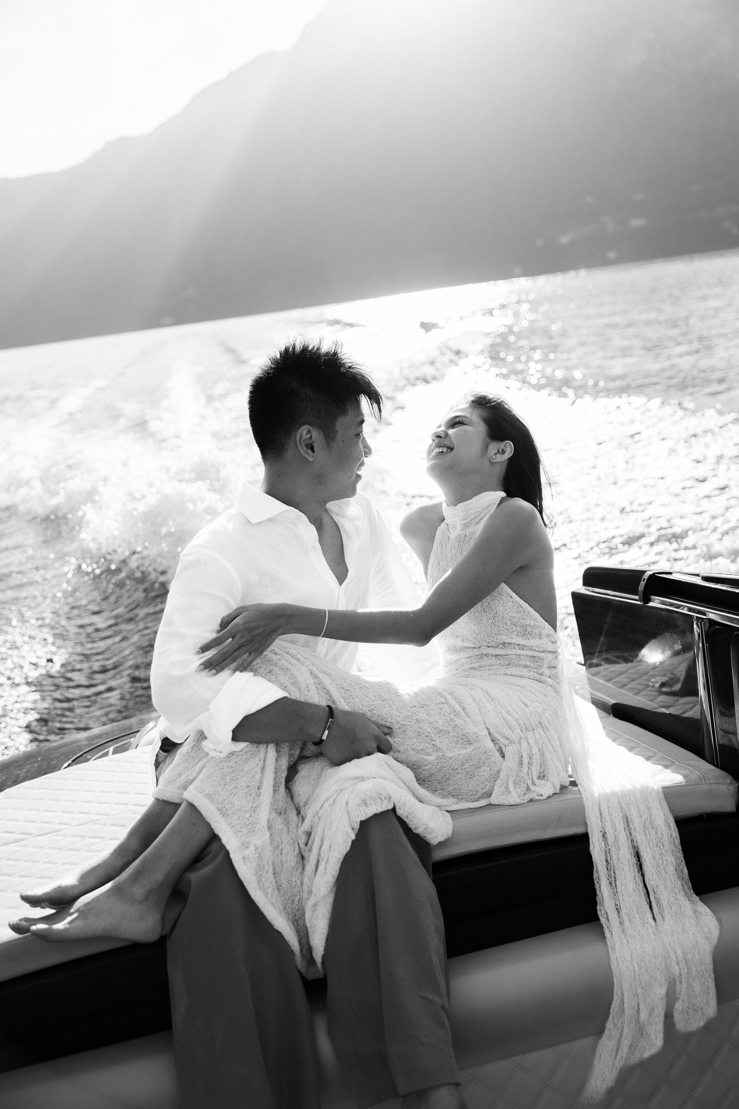Black and white portrait of a couple embracing during a Lake Como boat photoshoot