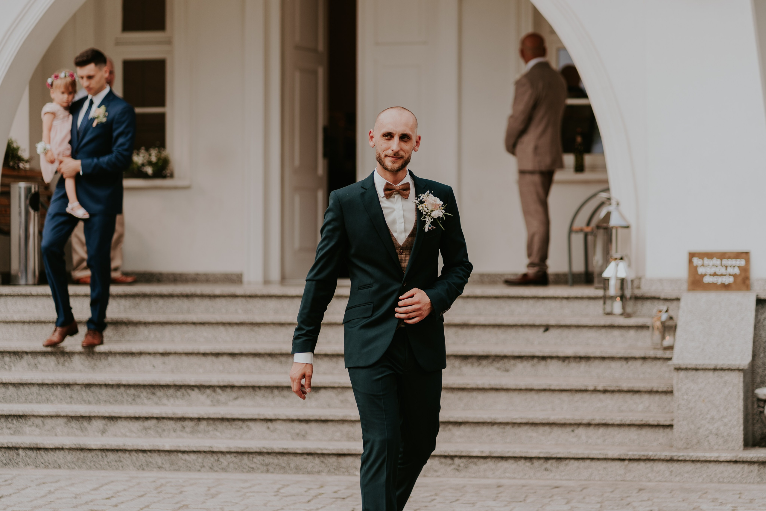 Dwór Wierzbno: plenerowy ślub pod wierzbą. Karkowskafoto - fotografia miłości