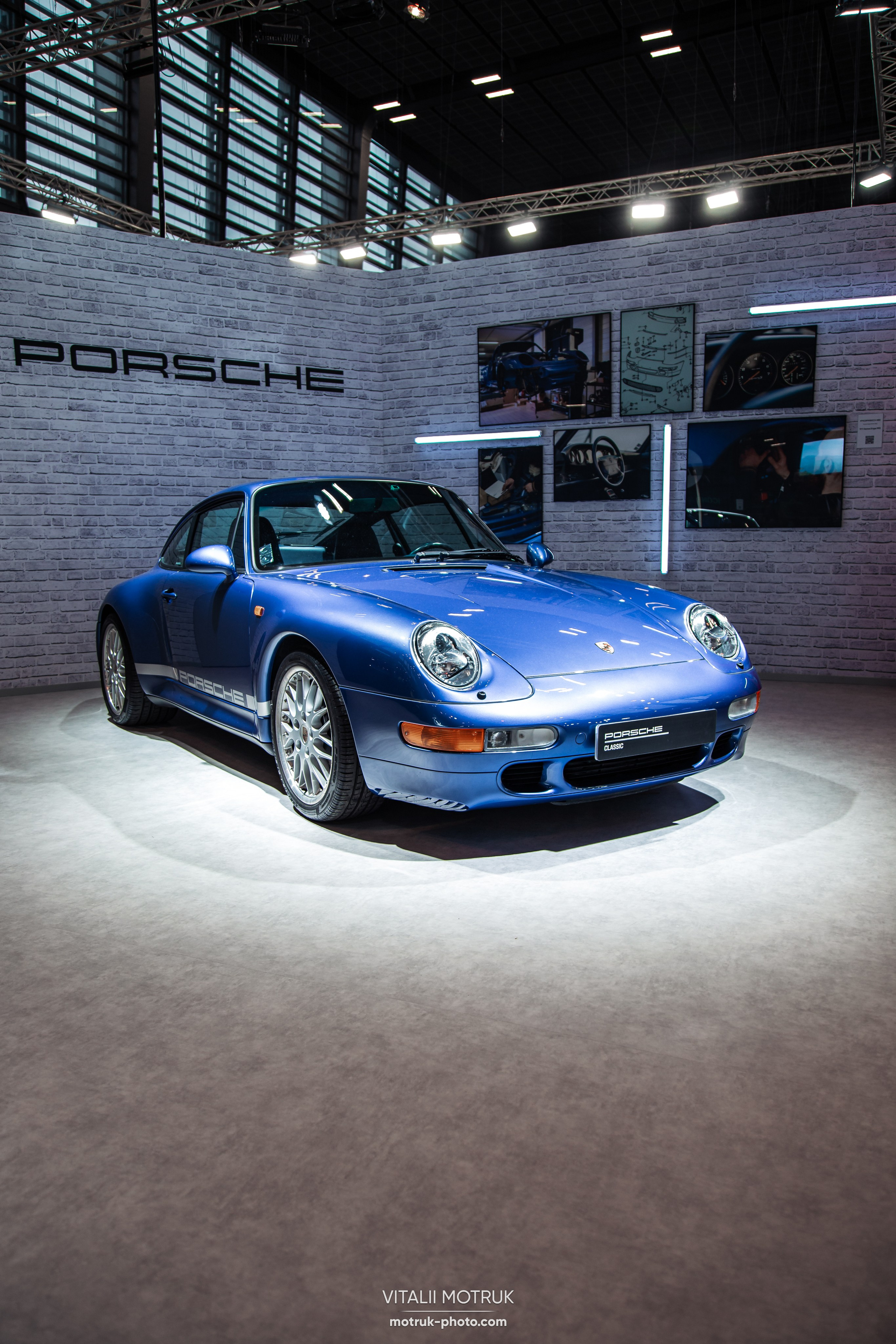 Retromobile 2023. Photographe de voitures à Paris — Vitalii Motruk