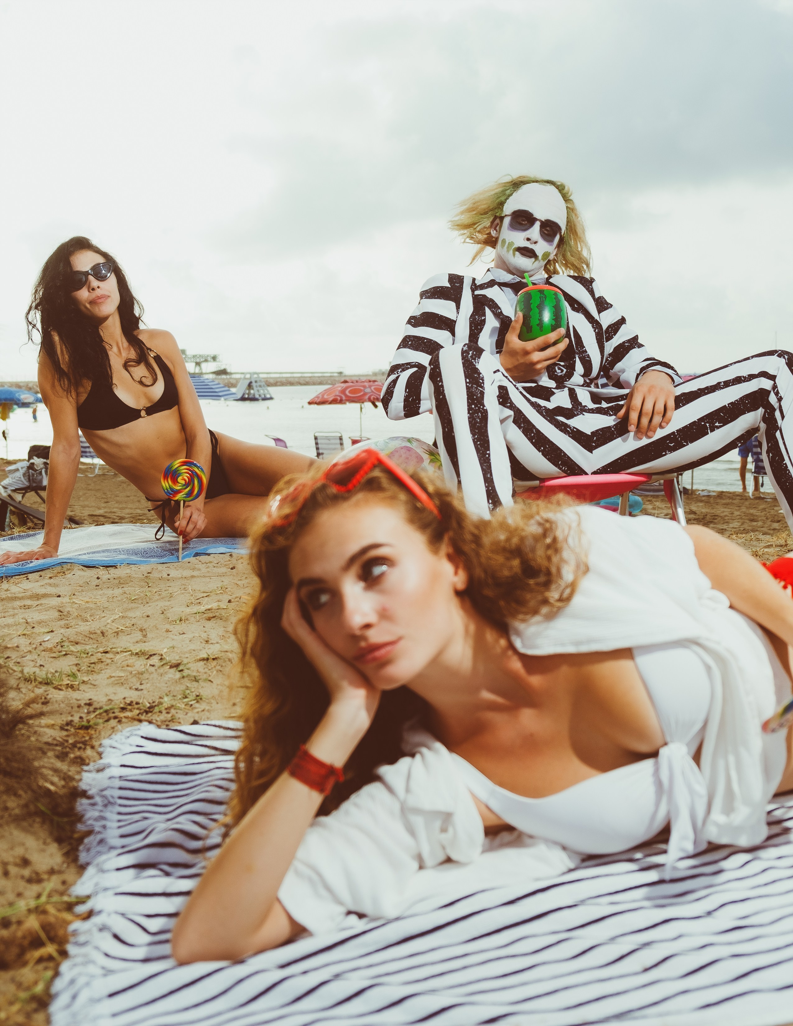 Beetlejuice на море: Экспериментальная фотосессия с цирковыми артистами — Фотограф Андрей Луковников