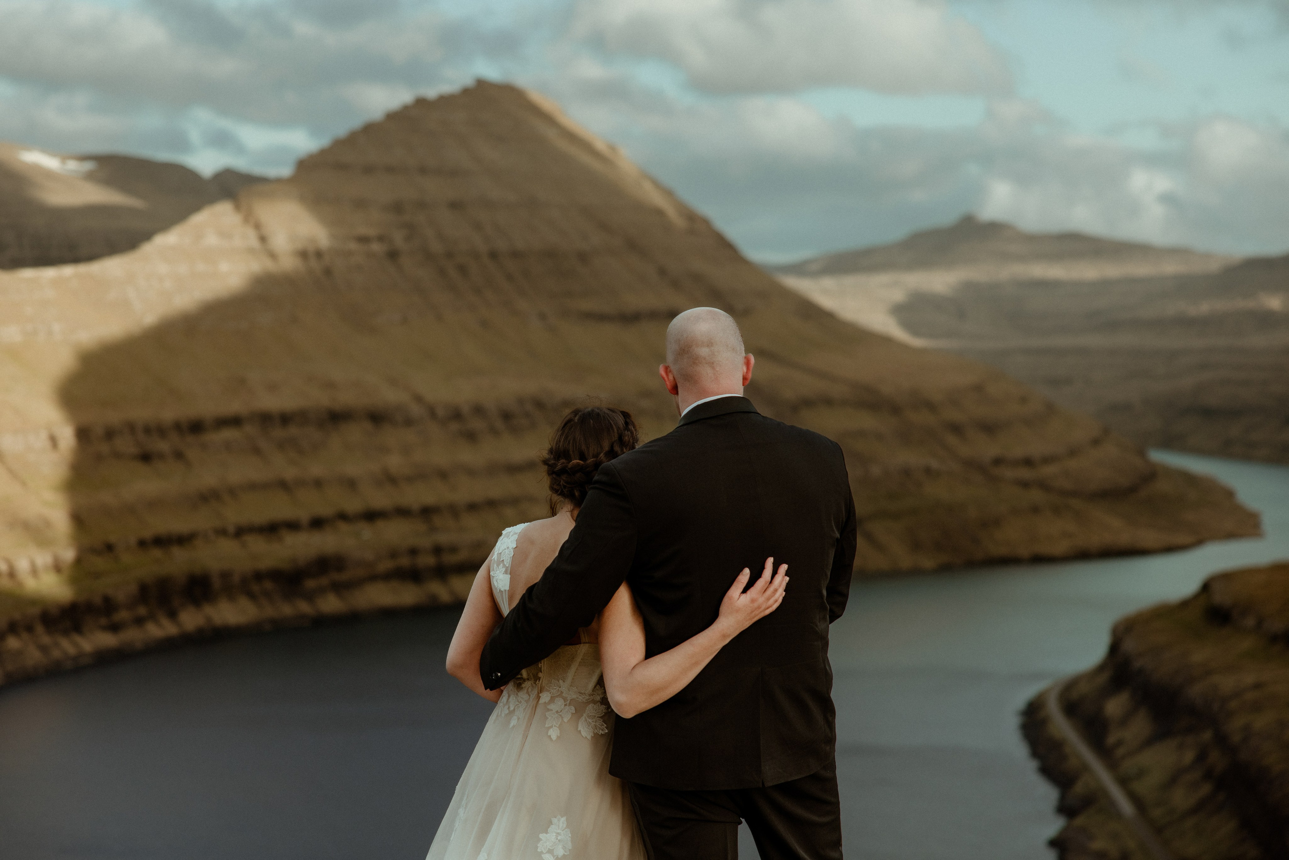 Faroe Islands elopement | Adventure wedding in Faroe Islands. Iceland elopement photographer & videographer