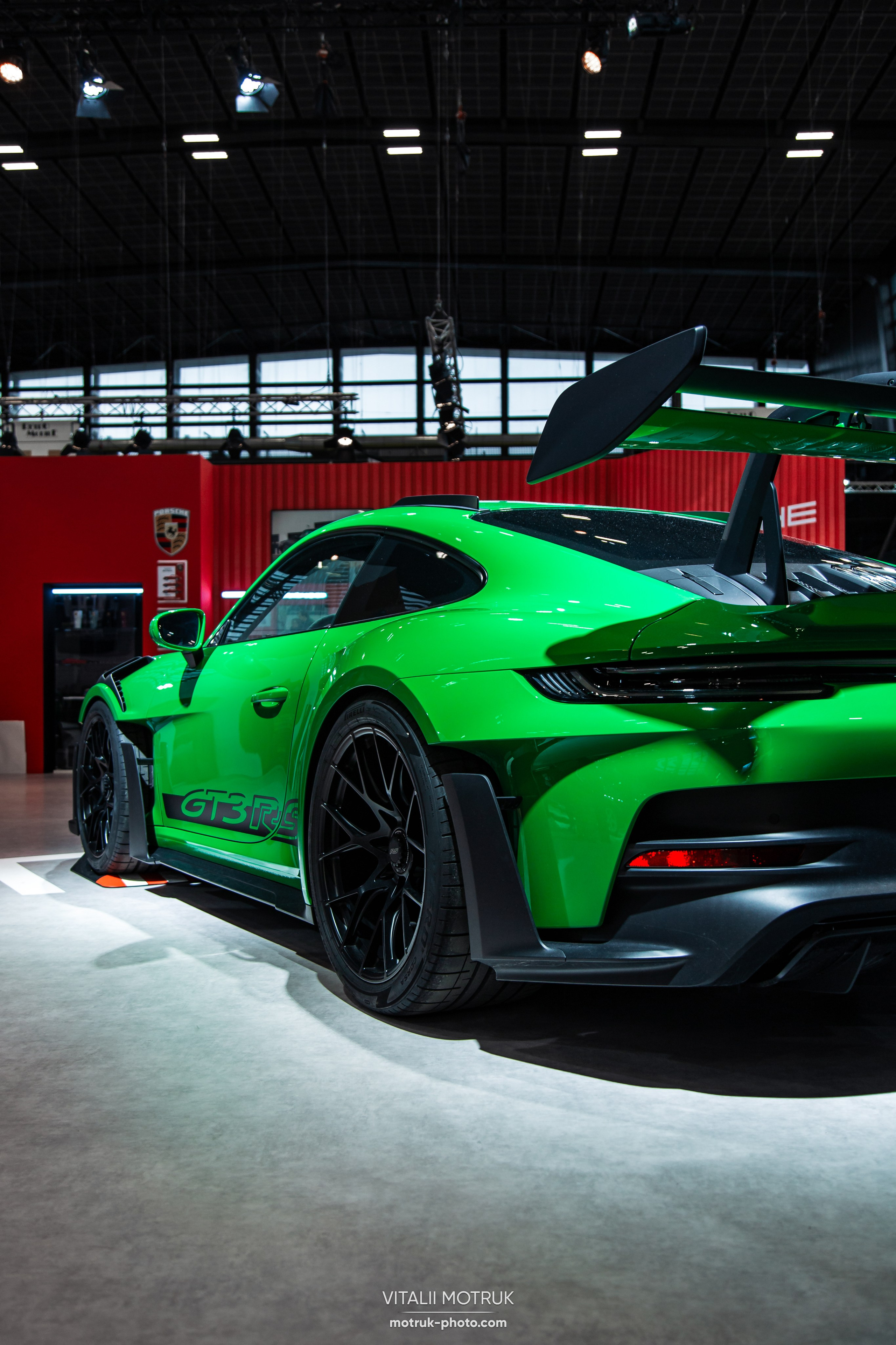 Retromobile 2023. Photographe de voitures à Paris — Vitalii Motruk