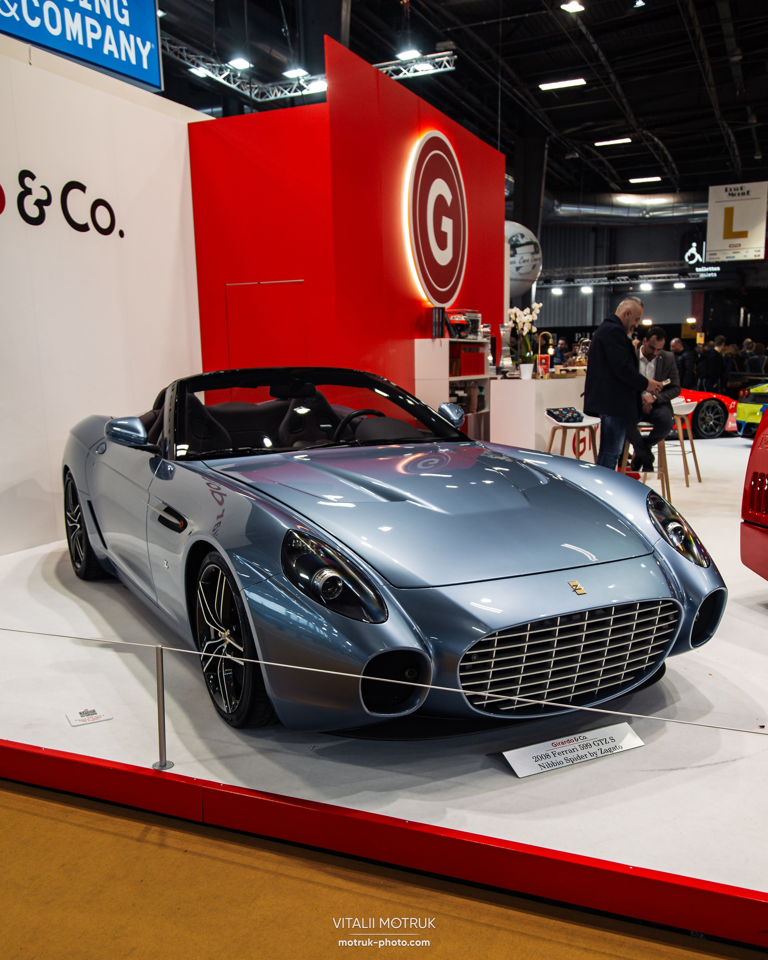 Retromobile 2023. Photographe de voitures à Paris — Vitalii Motruk