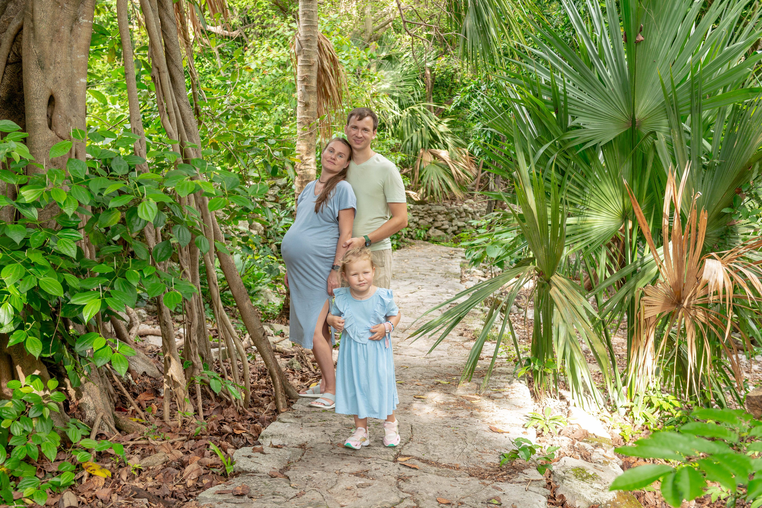 Sesión de Fotos Familiar de Embarazo: La Espera de un Nuevo Milagro. FOTÓGRAFO MÉXICO QUINTANA ROO