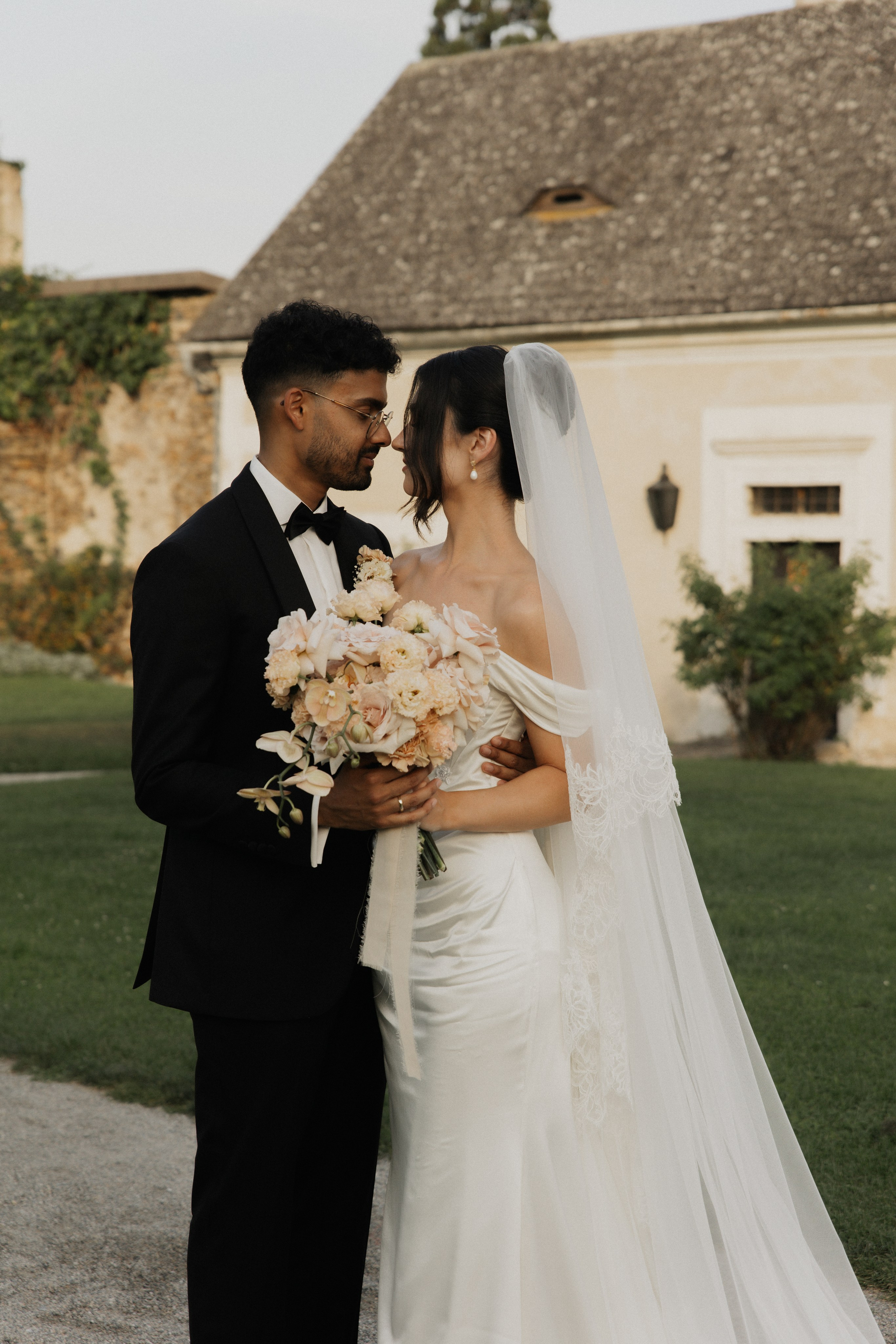 Elegant Castle Wedding in Austria | Alwin & Ruth’s Fairytale Celebration. Wedding photographer and videographer based in Timisoara, Romania