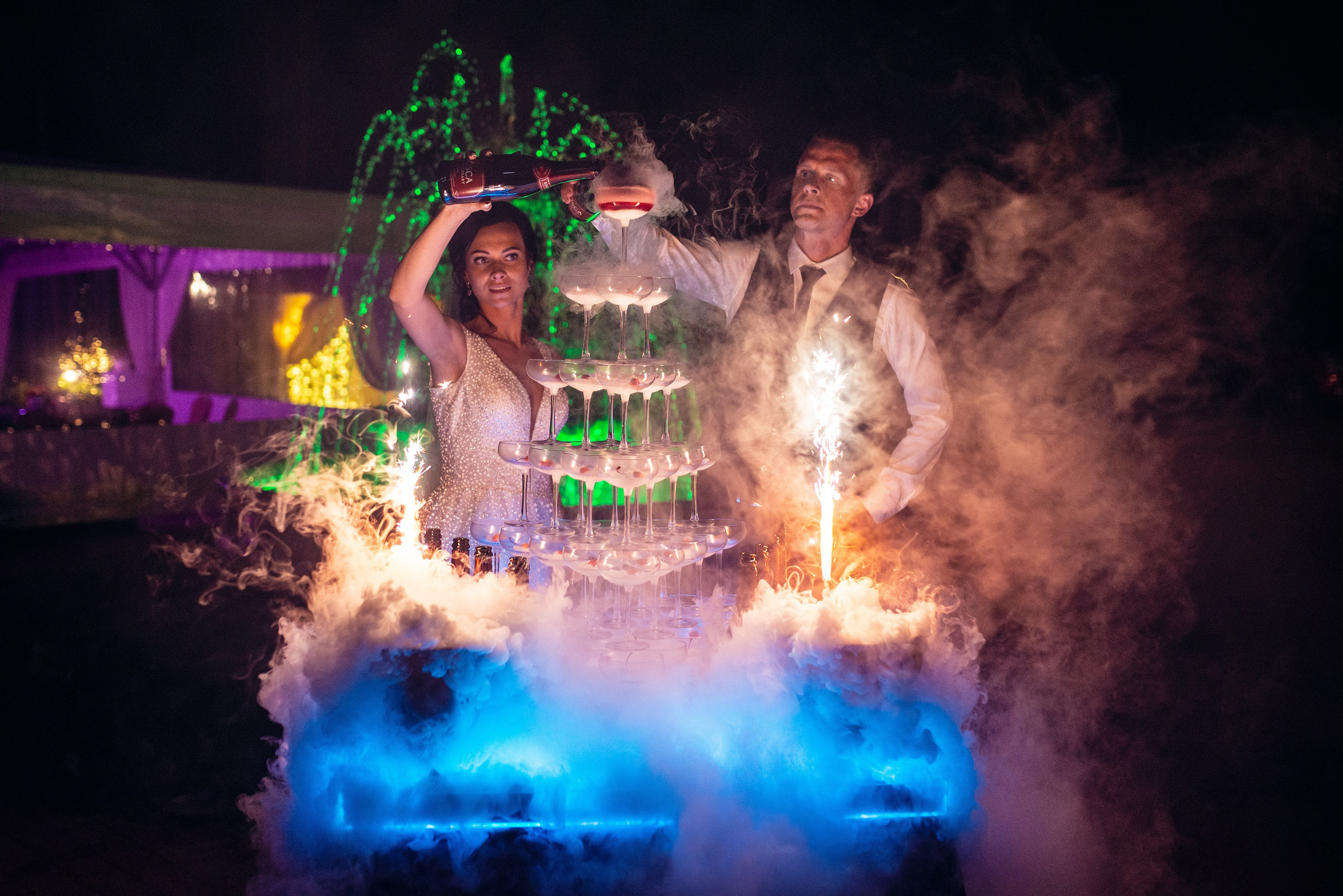Vestuvių fotosesija, ceremonija, Vestuvių pasiruošimo fotografavimas. Vestuvių fotografas Vilnius Trakai kaina vestuvių fotografavimas fotografė personal.lt photogrpahy kainos jaunoji jaunikis nuotaka santuoka vestuvės, profesionali natūrali meninė reportažinė klasikinė fotosesija, vestuvių fotosesija gamtoje dvare