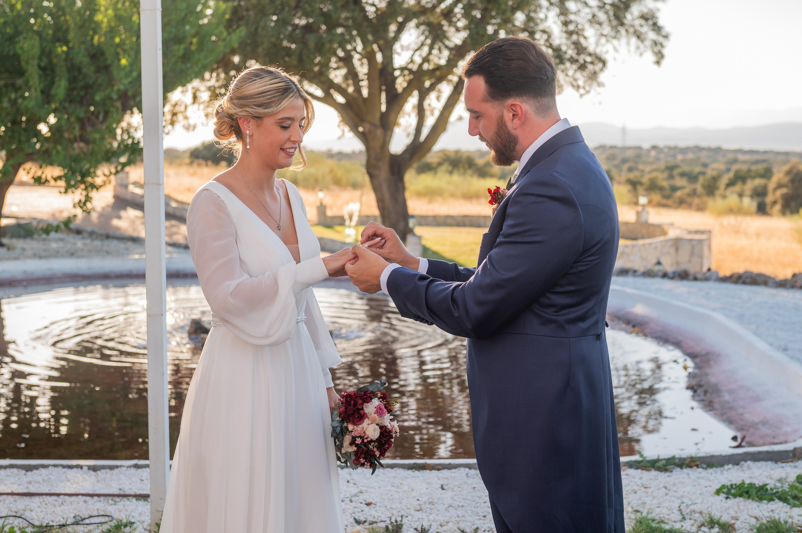 Aitor y Sandra. Boda en Finca Valdetrigos, Madrid. Fotógrafo de bodas en Valencia y toda España · Javier Poveda