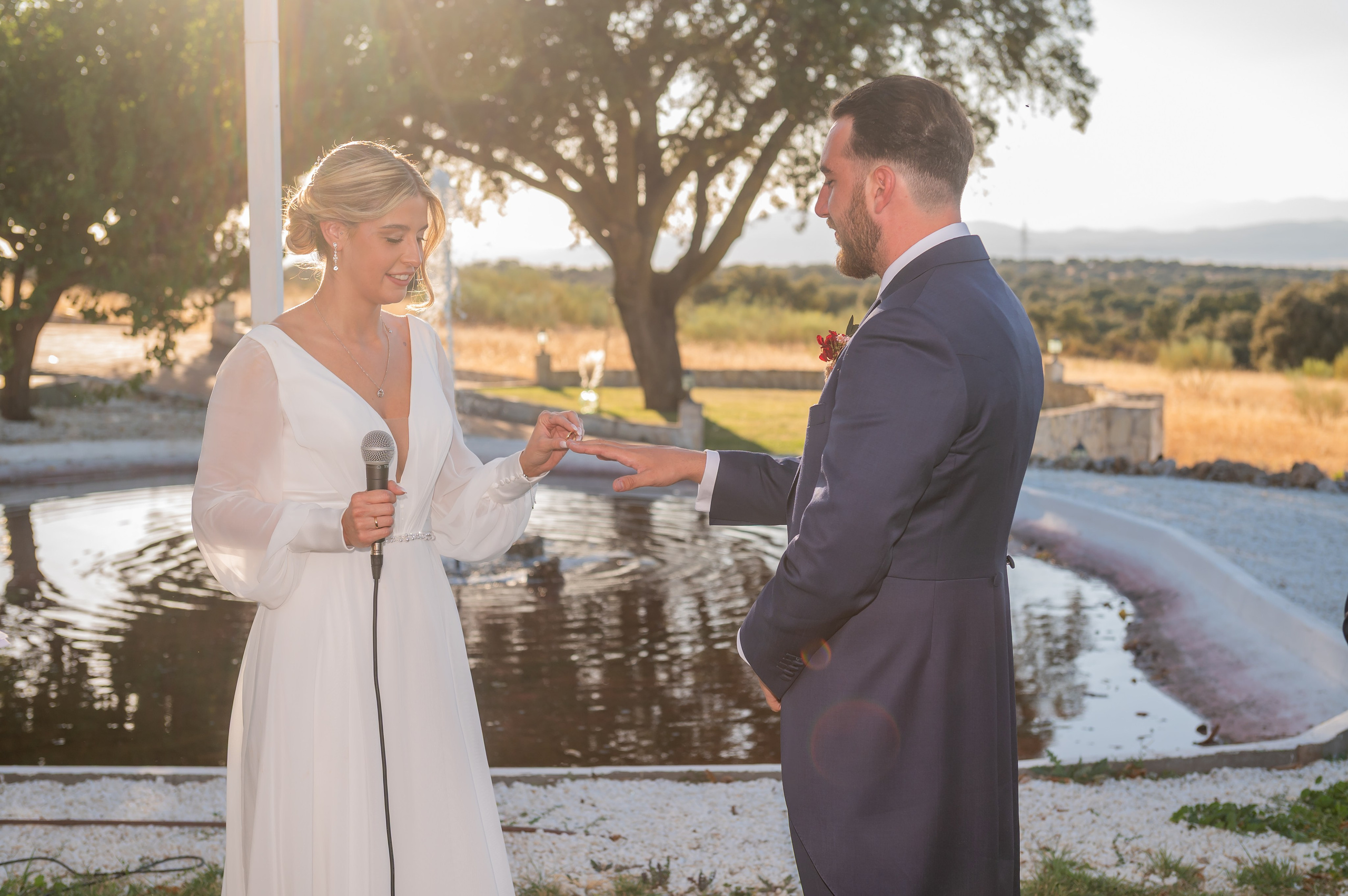 Aitor y Sandra. Boda en Finca Valdetrigos, Madrid. Fotógrafo de bodas en Valencia y toda España · Javier Poveda